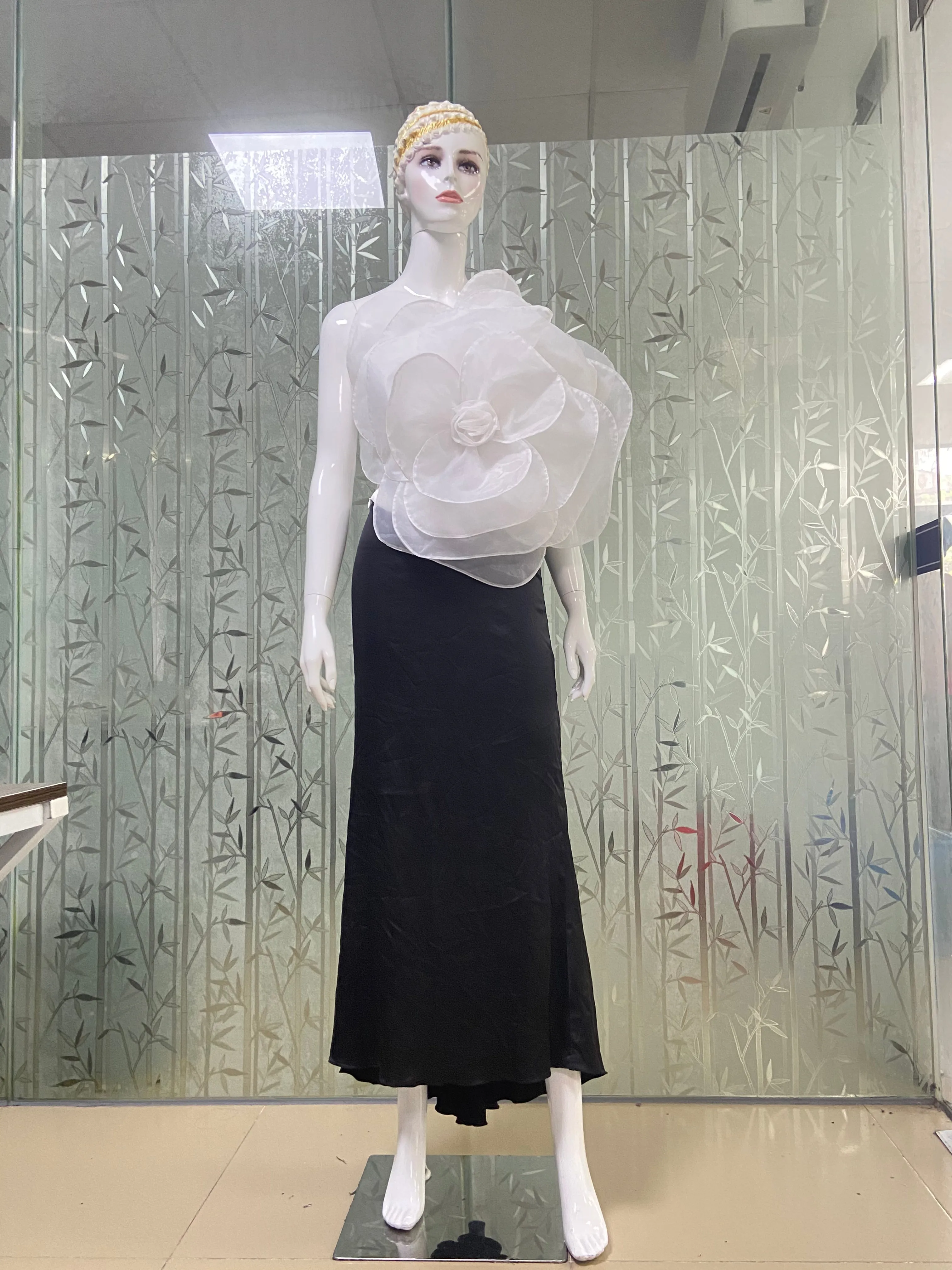 3D WHITE FLOWER ONE-SHOULDER MAXI DRESS IN BLACK Gloria Lanvin
