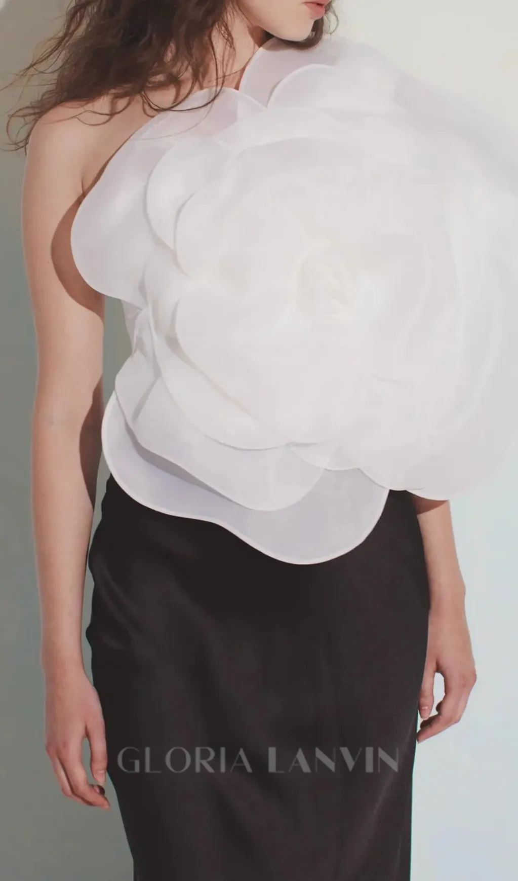 3D WHITE FLOWER ONE-SHOULDER MAXI DRESS IN BLACK Gloria Lanvin