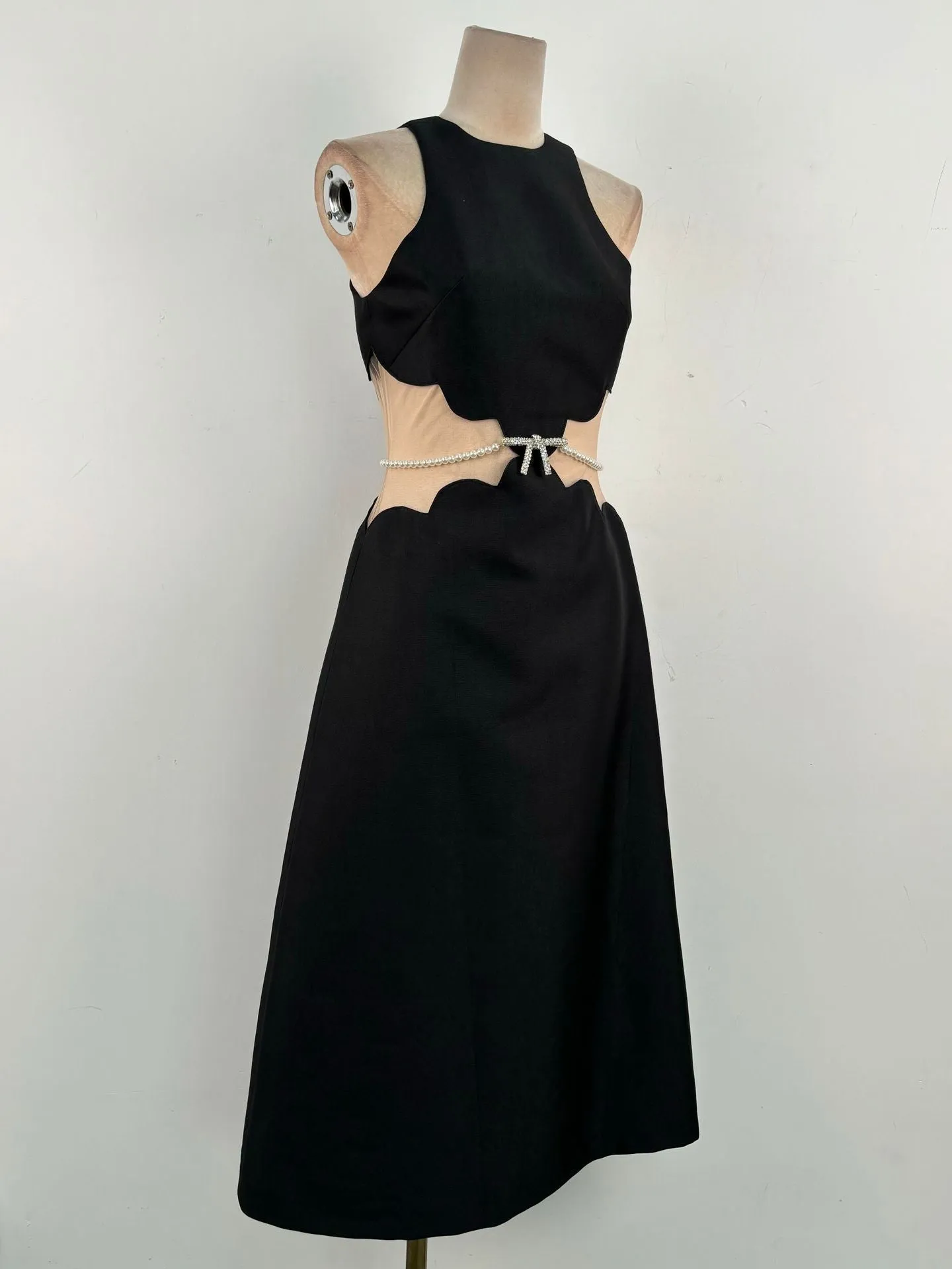 anila pearl chain embellished midi dress in black Gloria Lanvin