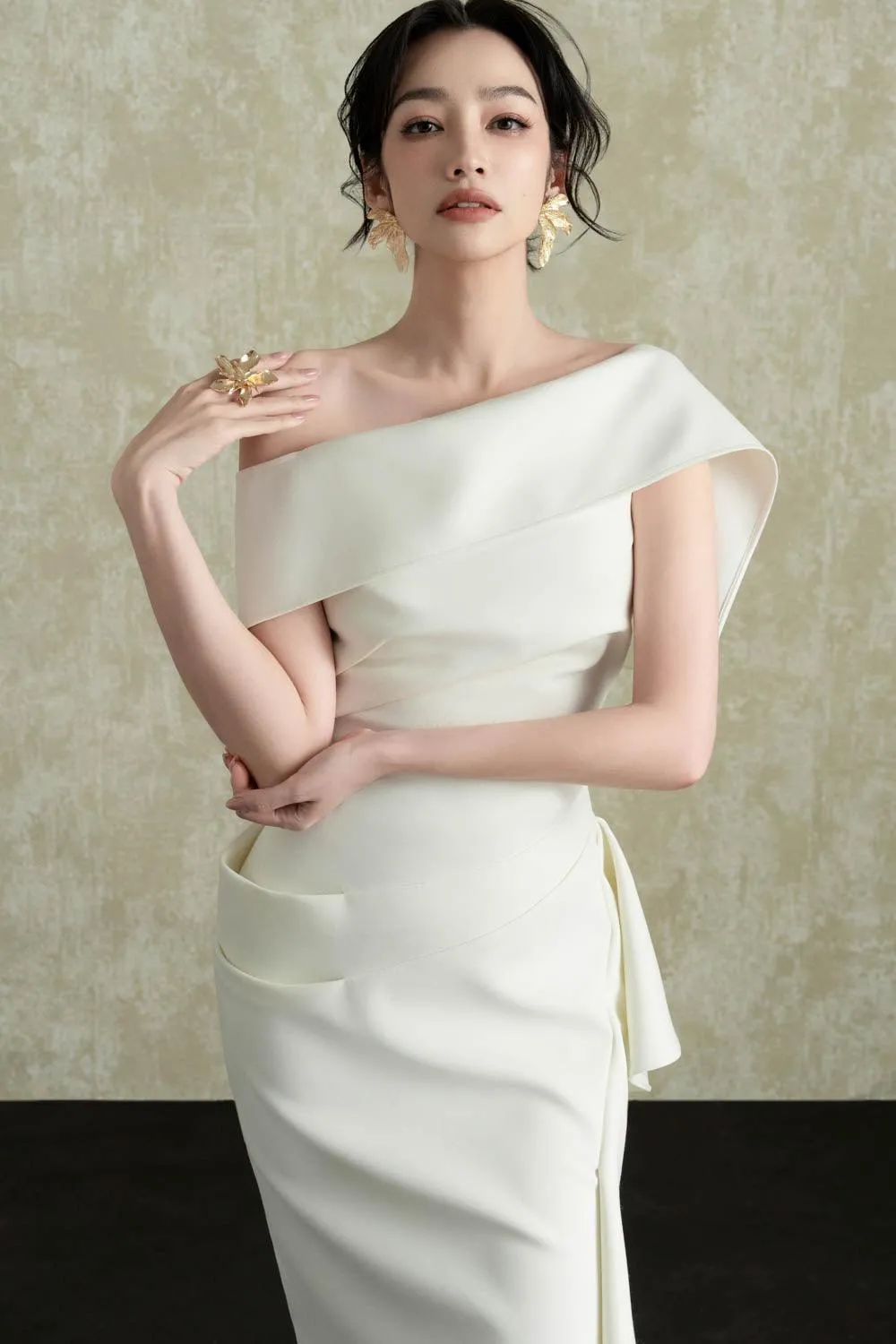 Arene Sheath Diagonal Neck Spandex Midi Dress Gloria Lanvin