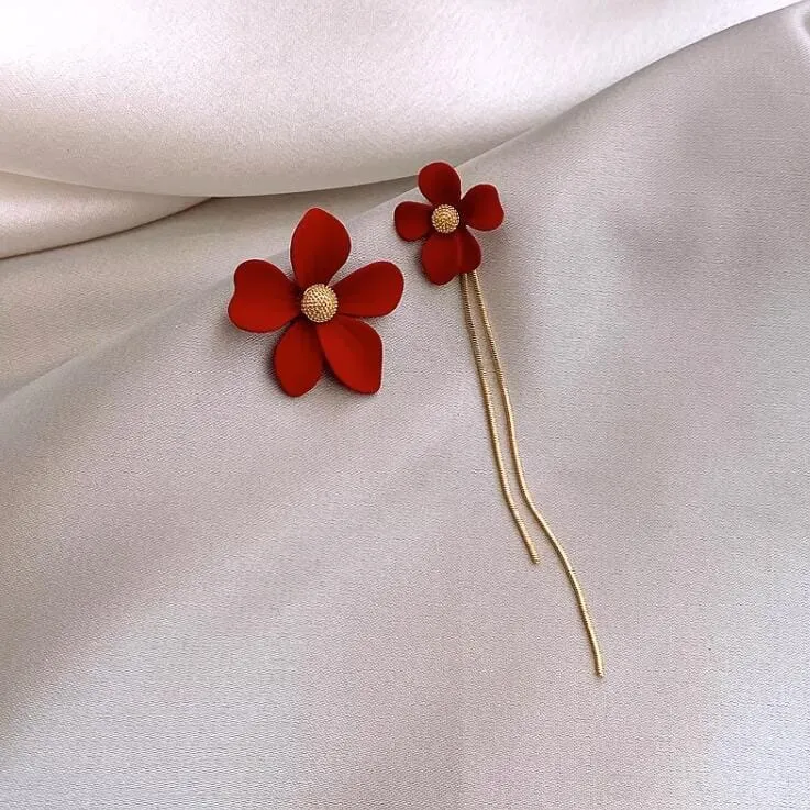 ASYMMETRICAL TASSEL FLOWER EARRINGS IN RED Gloria Lanvin