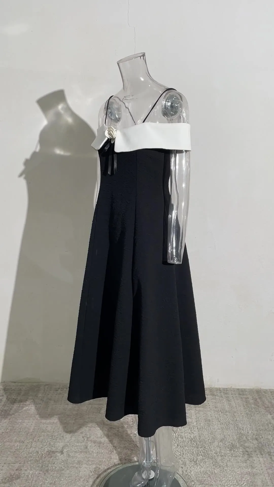 ATALANTA TEXTURED PLEATED SUSPENDER DRESS IN BLACK Gloria Lanvin