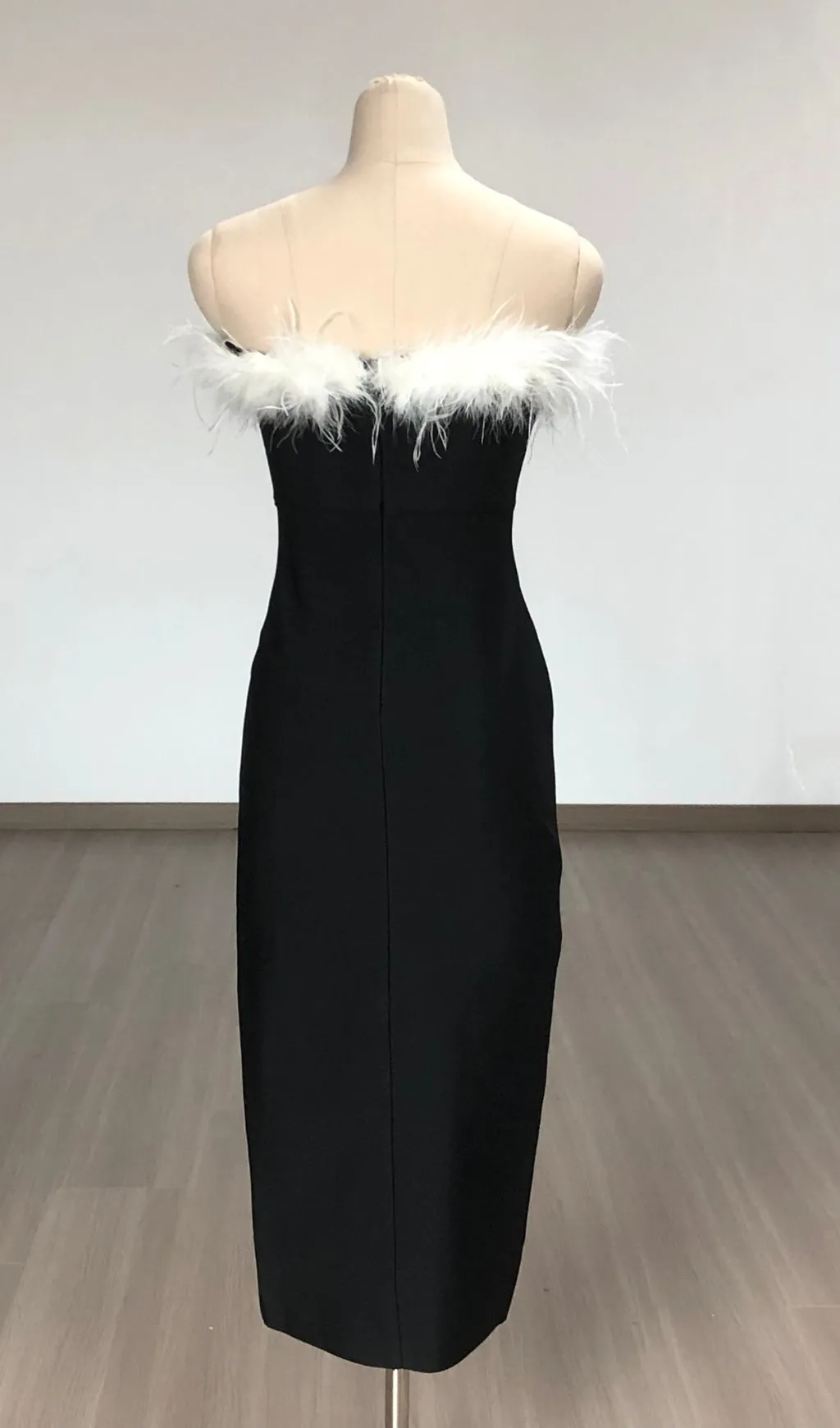 BLACK OFF SHOULDER FEATHERS MAXI BANDAGE DRESS Gloria Lanvin