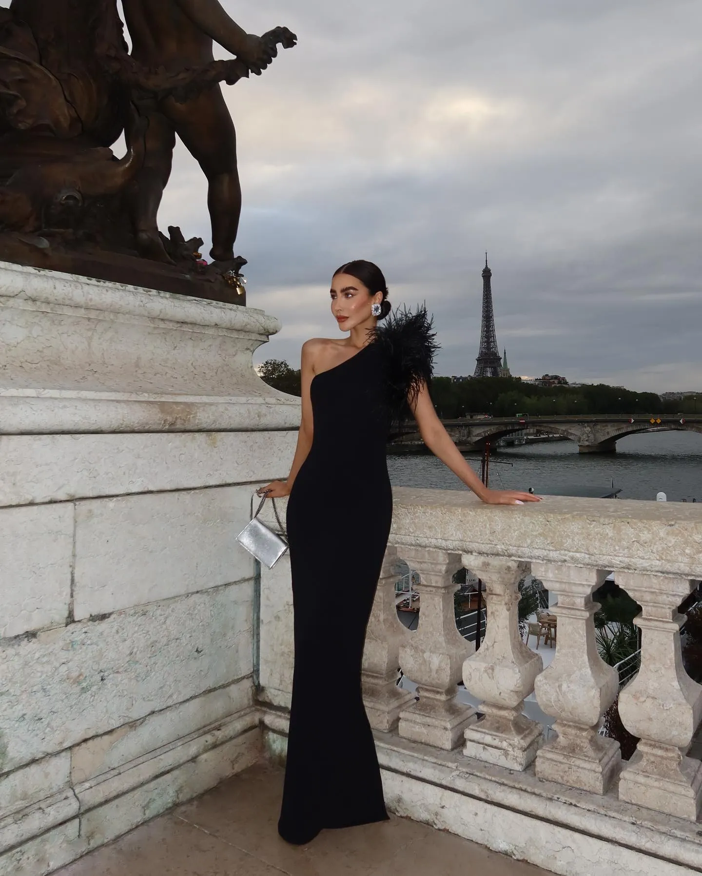 BLACK ONE-SHOULDER FEATHER MAXI DRESS Gloria Lanvin