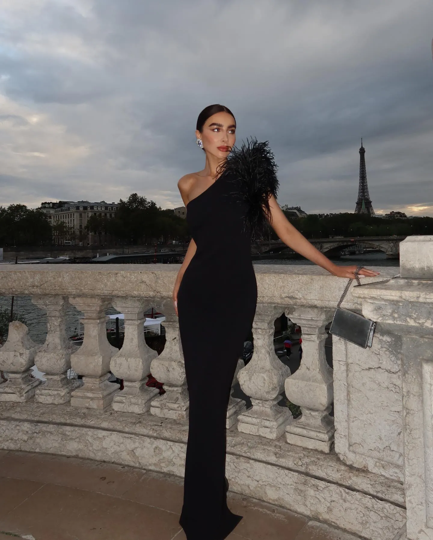 BLACK ONE-SHOULDER FEATHER MAXI DRESS Gloria Lanvin