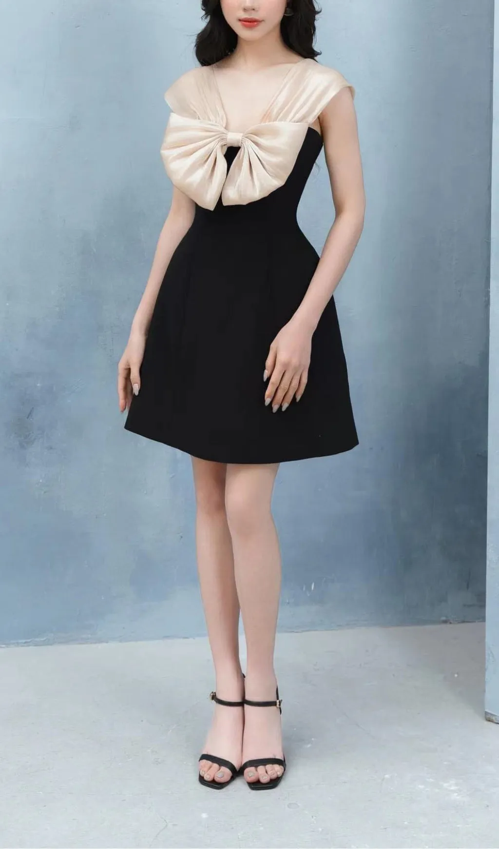 BLACK V NECK BOW A LINE MINI DRESS Gloria Lanvin