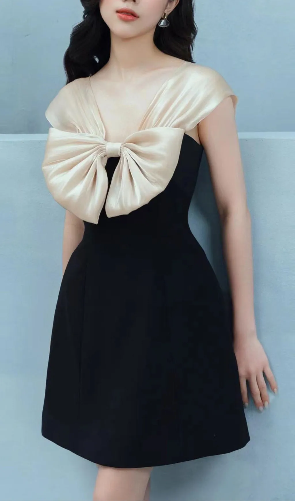 BLACK V NECK BOW A LINE MINI DRESS Gloria Lanvin