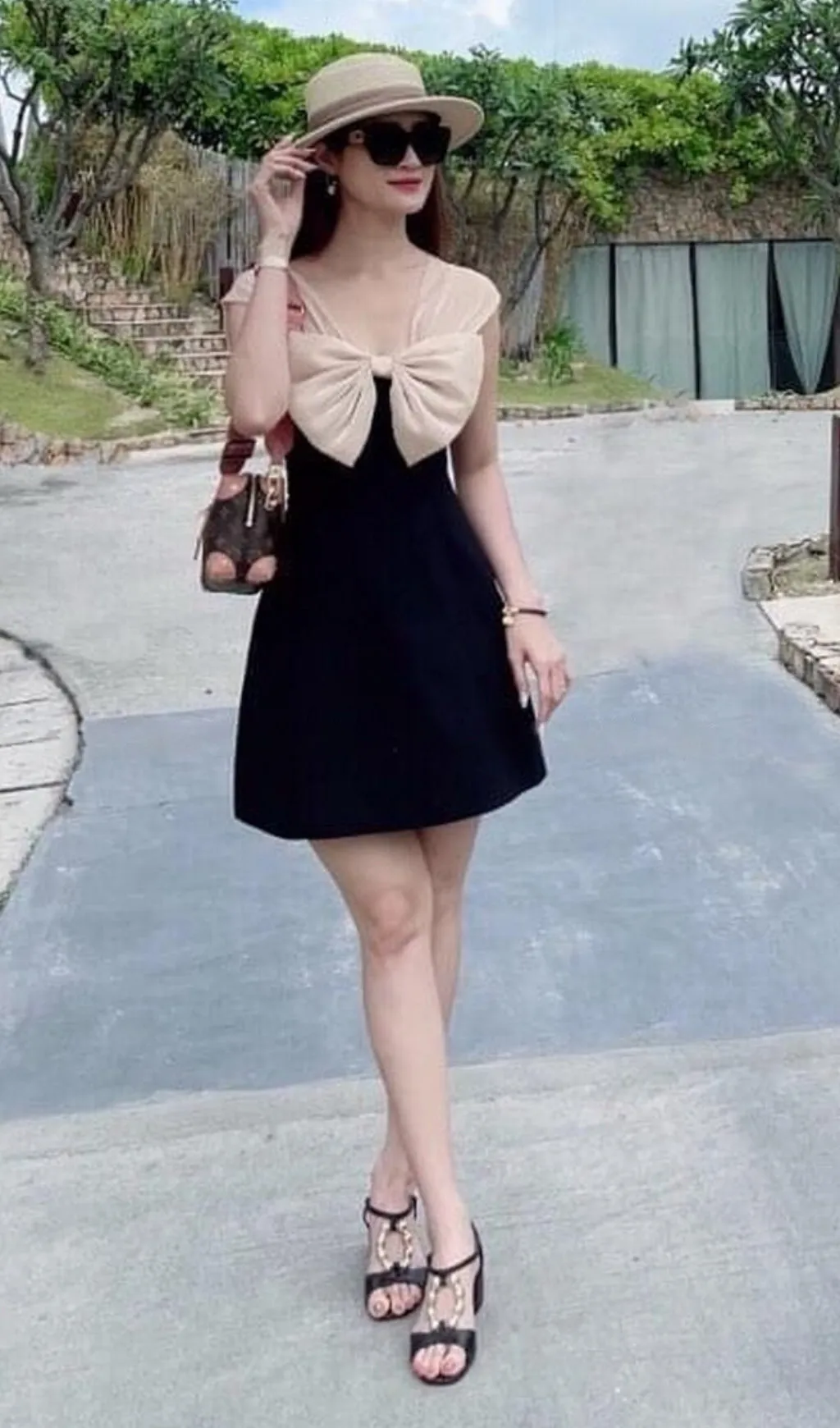 BLACK V NECK BOW A LINE MINI DRESS Gloria Lanvin