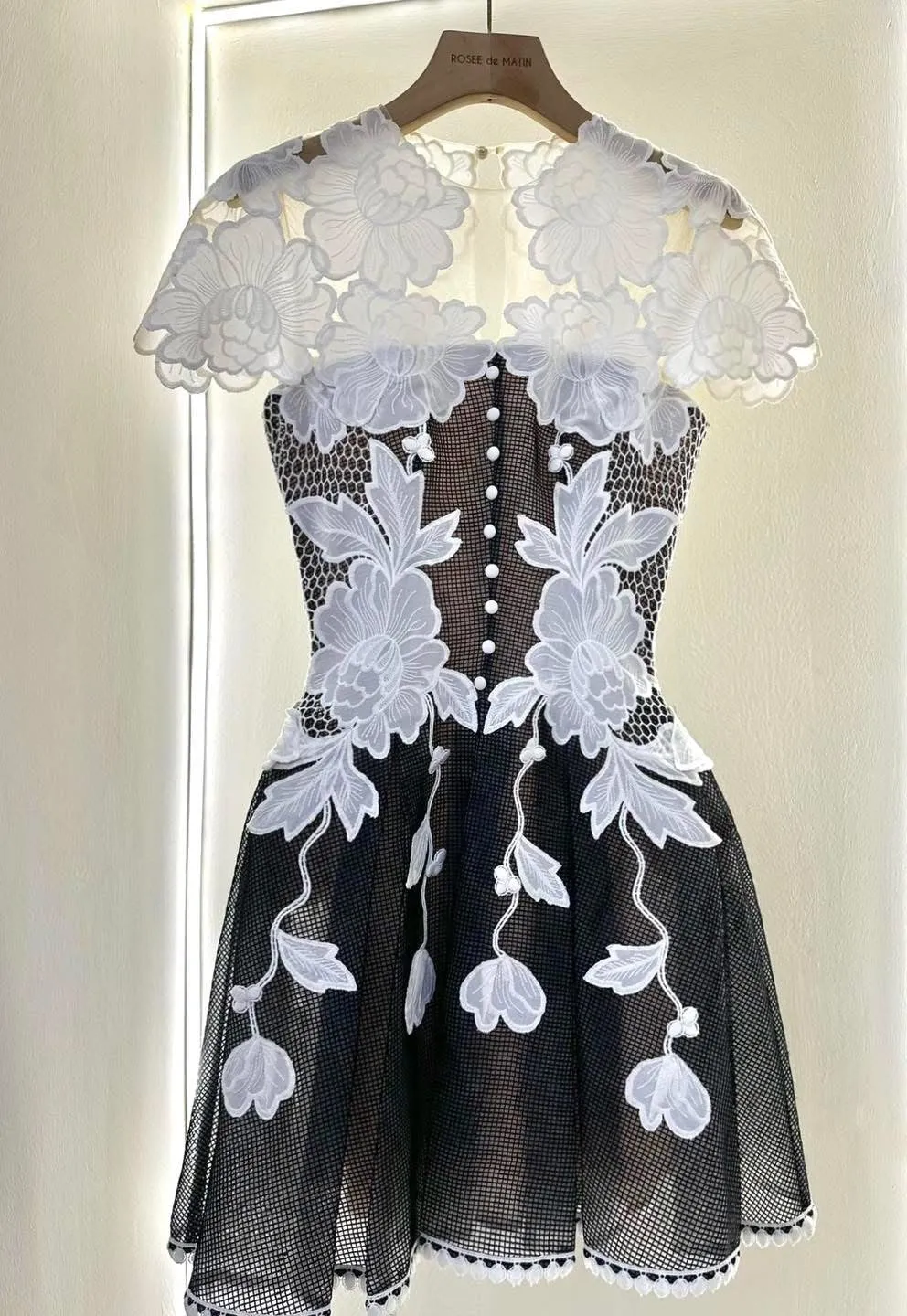black-white lace flower embellished mini dress Gloria Lanvin