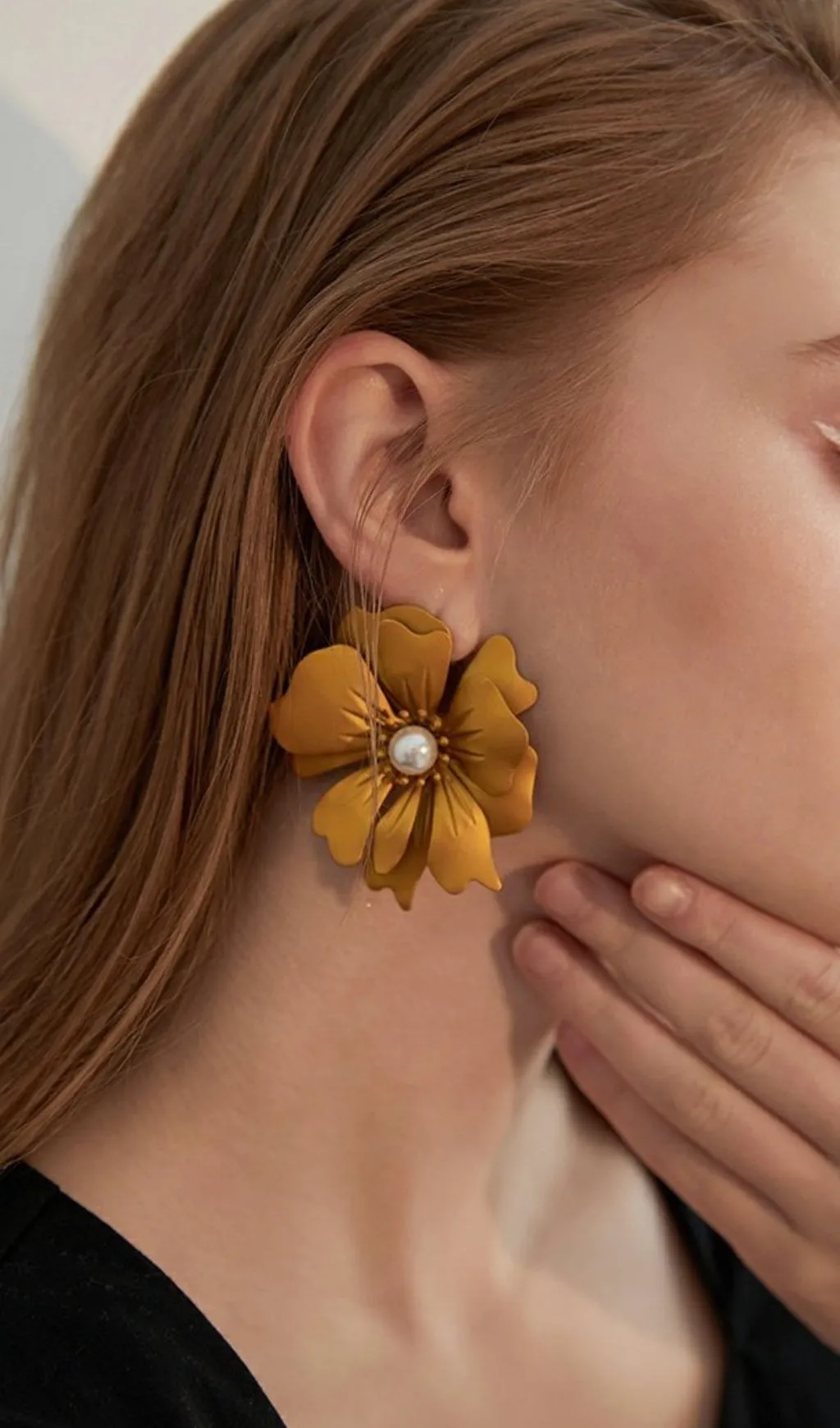 BROWN PETAL ALLOY EARRINGS Gloria Lanvin