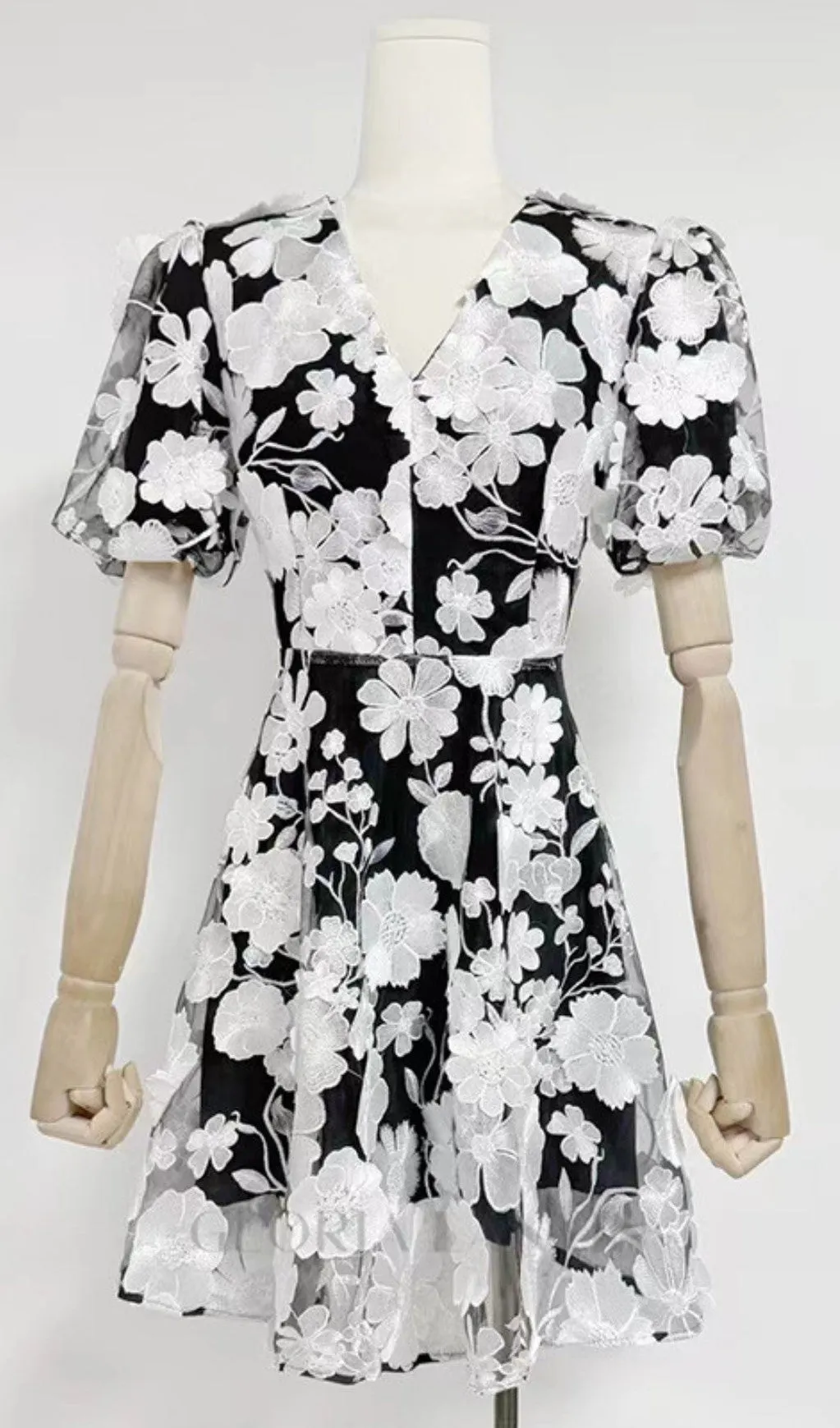 CHAYAN FLOWER EMBROIDERY MINI DRESS Gloria Lanvin