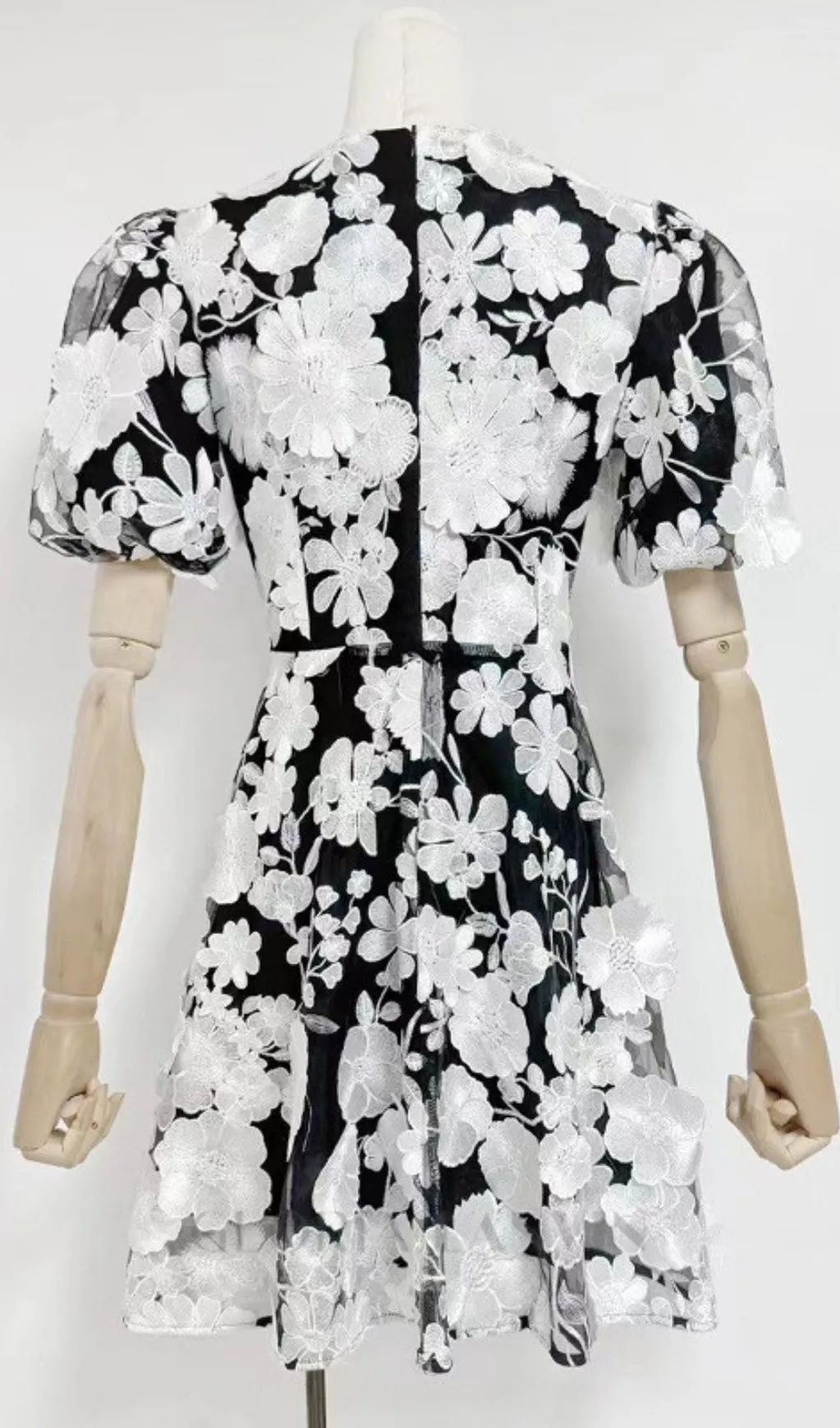 CHAYAN FLOWER EMBROIDERY MINI DRESS Gloria Lanvin