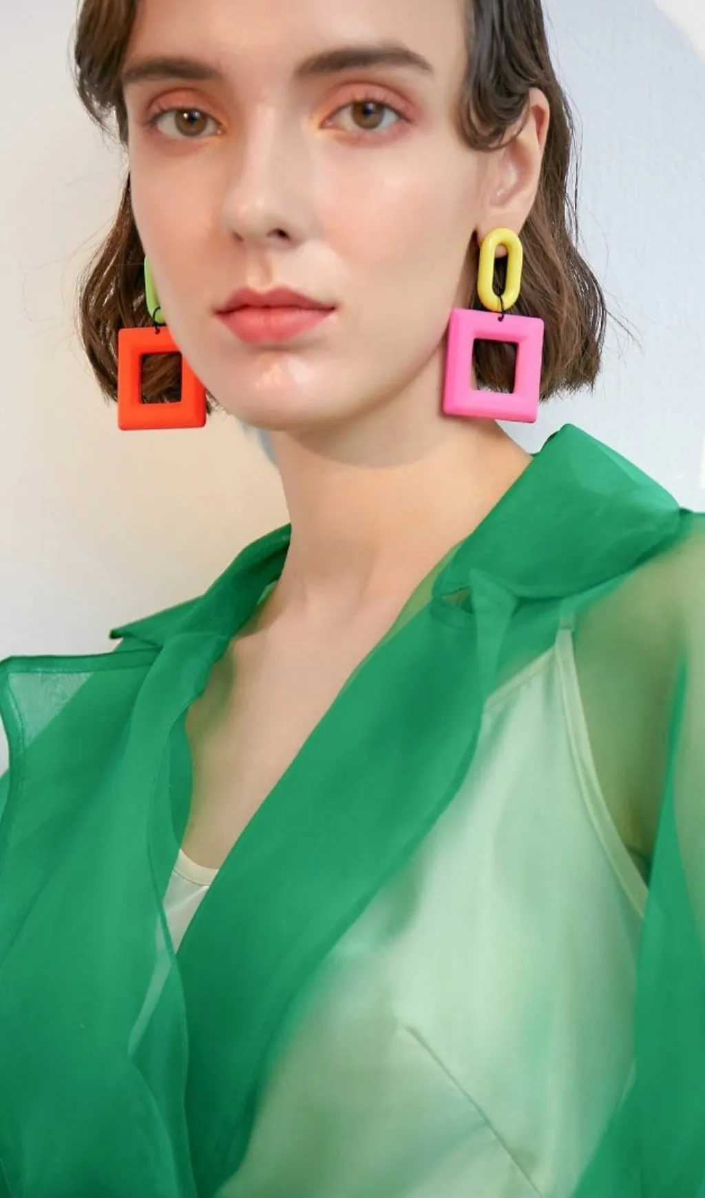 COLORFUL GEOMETRIC SQUARE PLASTIC EARRINGS Gloria Lanvin