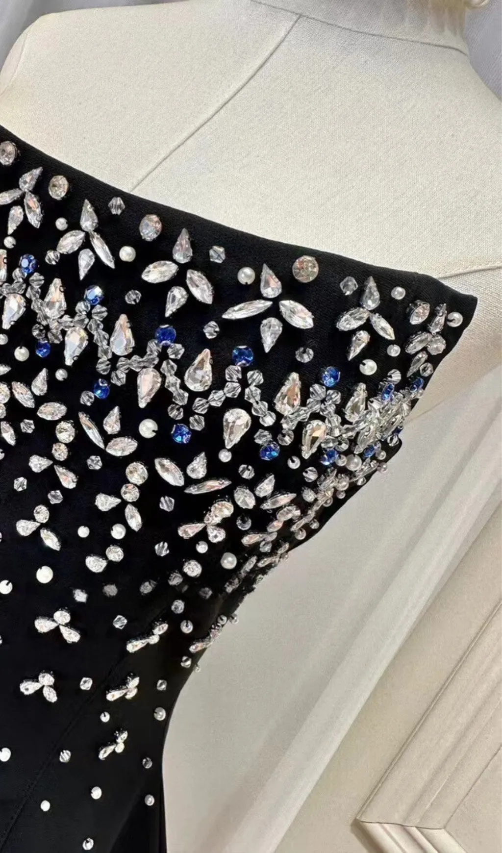 CRYSTAL BEADING STRAPLESS MINI DRESS IN BLACK Gloria Lanvin