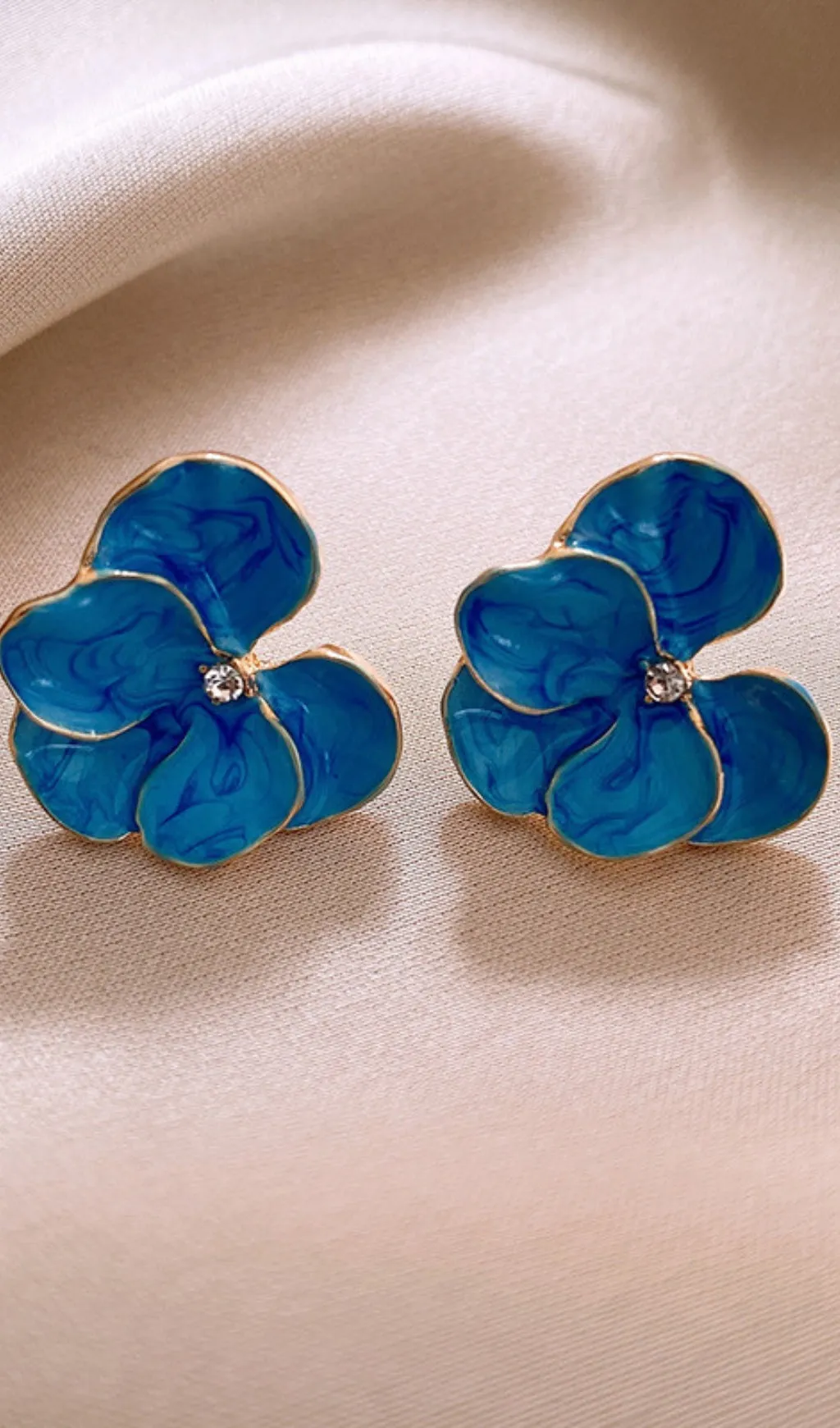 Derick Blue Flower Earrings Gloria Lanvin
