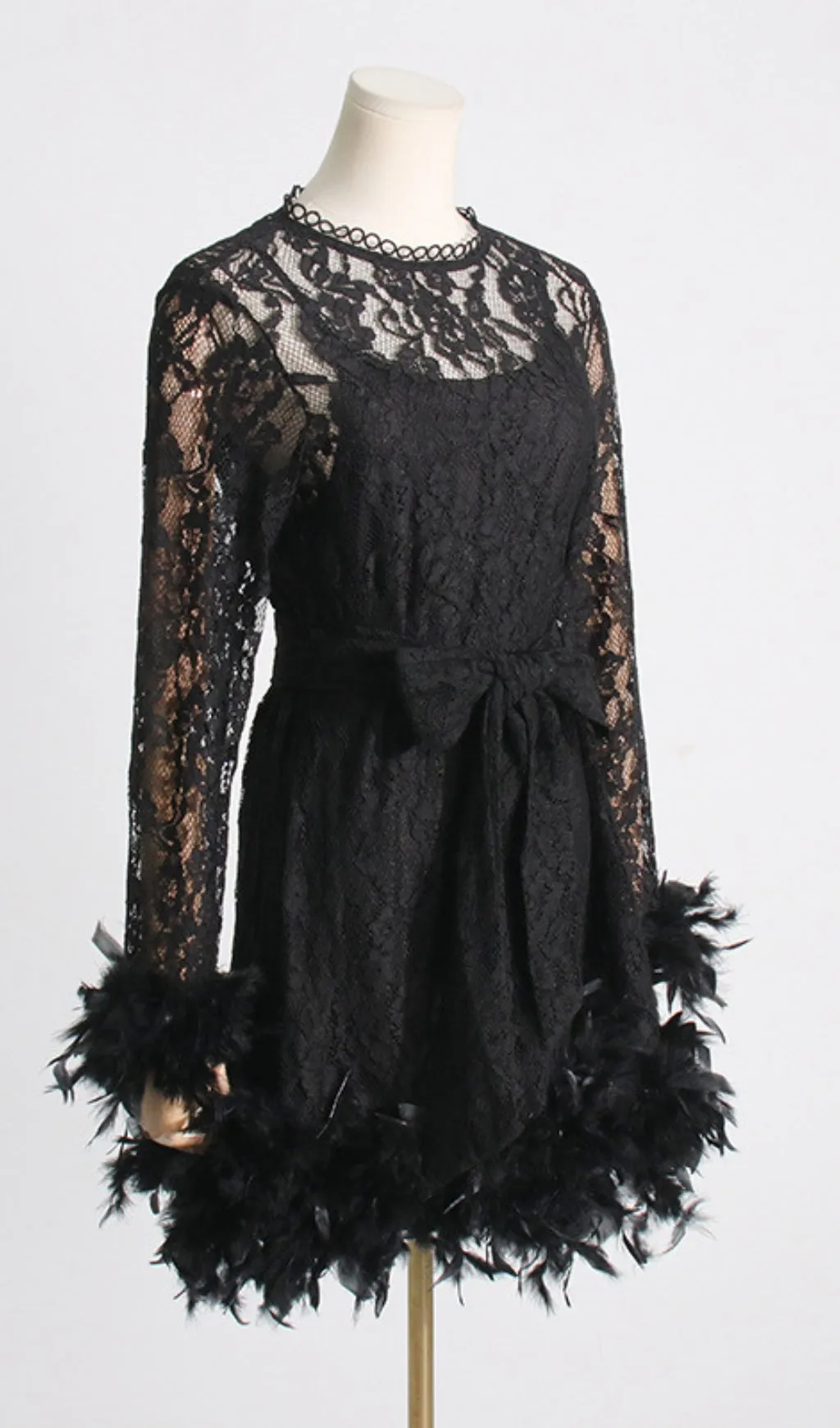 FEATHER TRIMMED LACE DRESS Gloria Lanvin