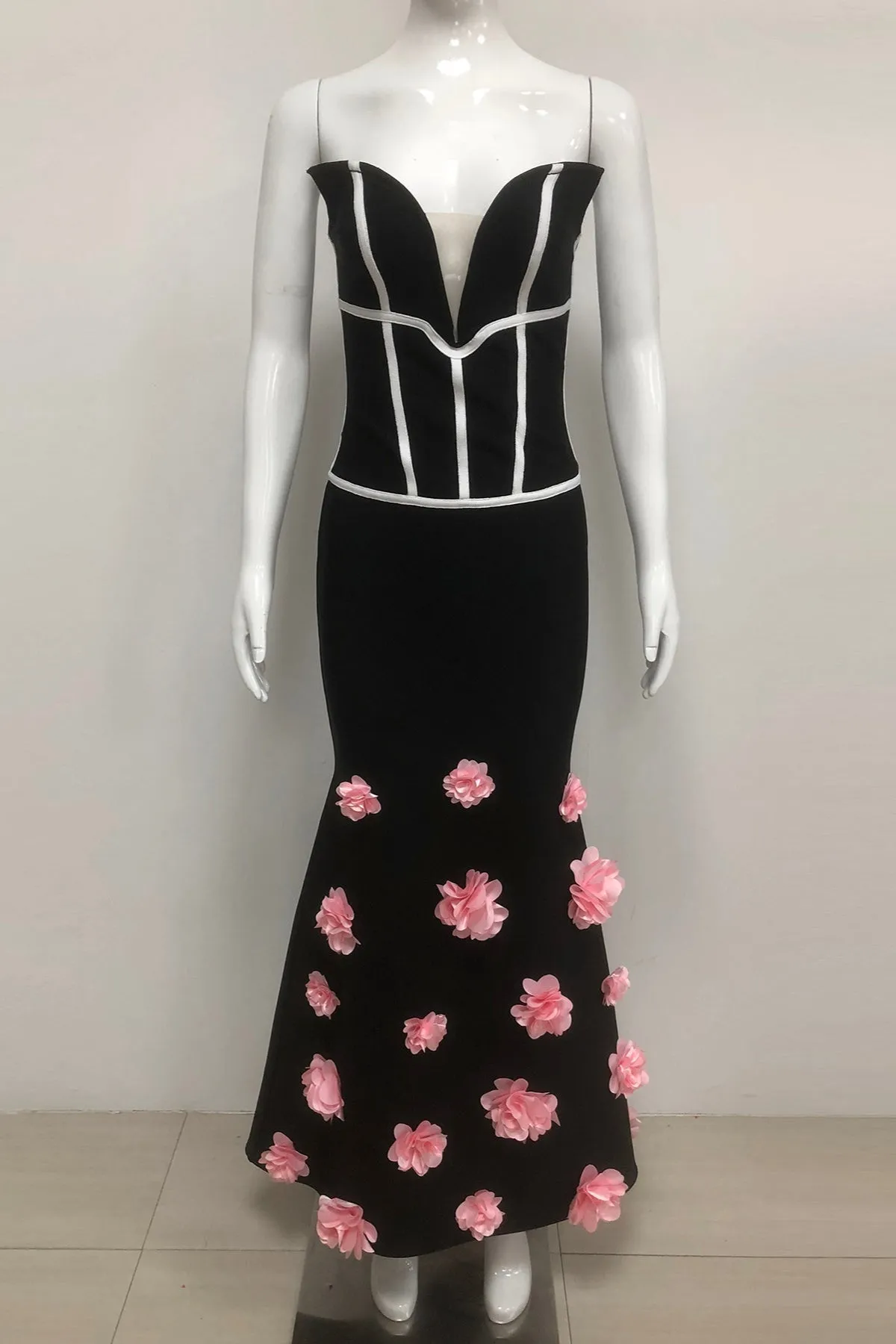 Floral embellished Strapless Maxi Dress in Black Gloria Lanvin