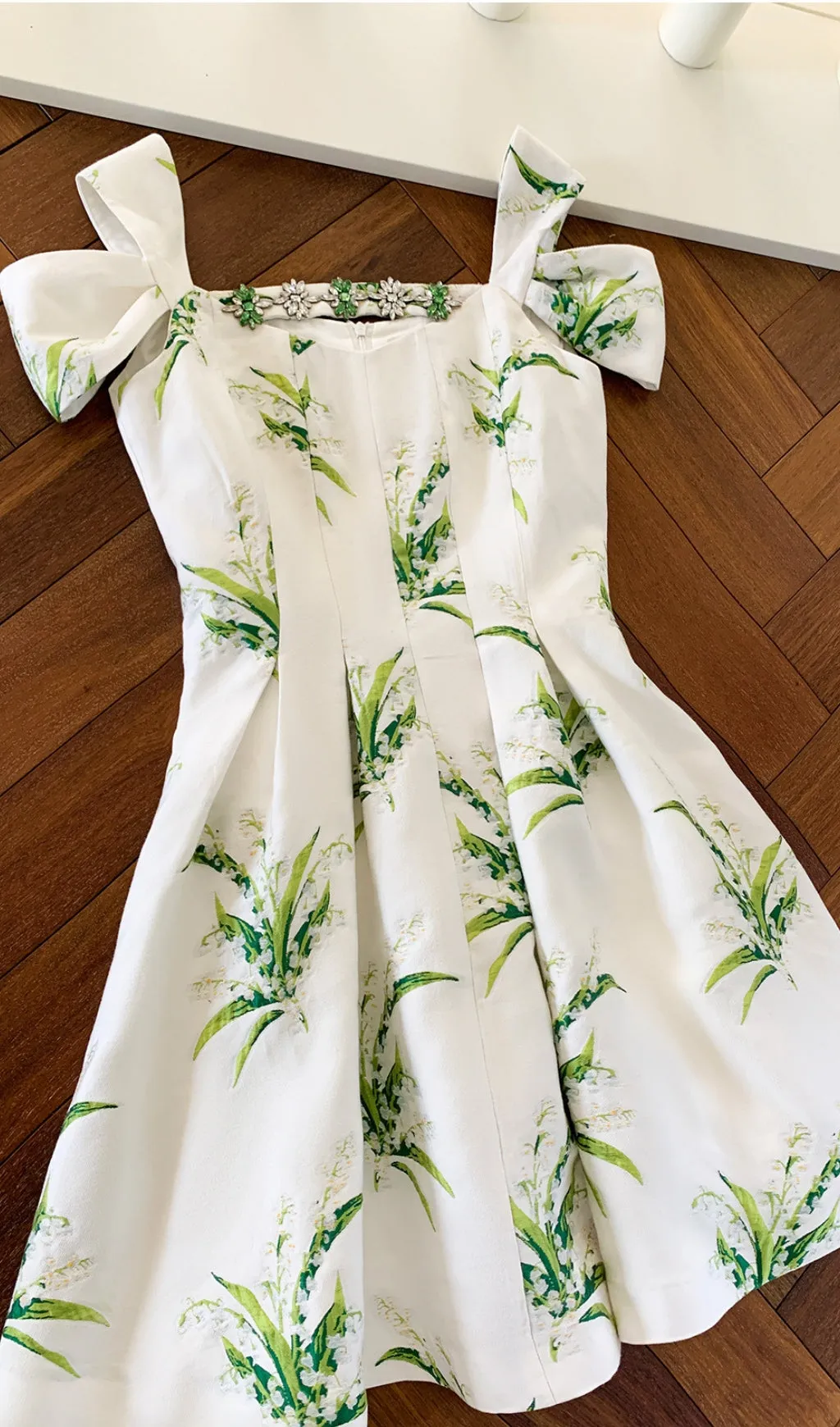 FLORAL PRINTED MINI DRESS IN WHITE Gloria Lanvin