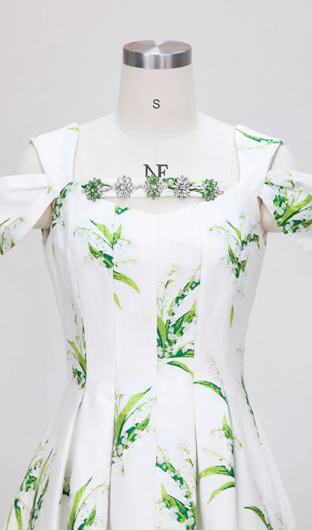 FLORAL PRINTED MINI DRESS IN WHITE Gloria Lanvin