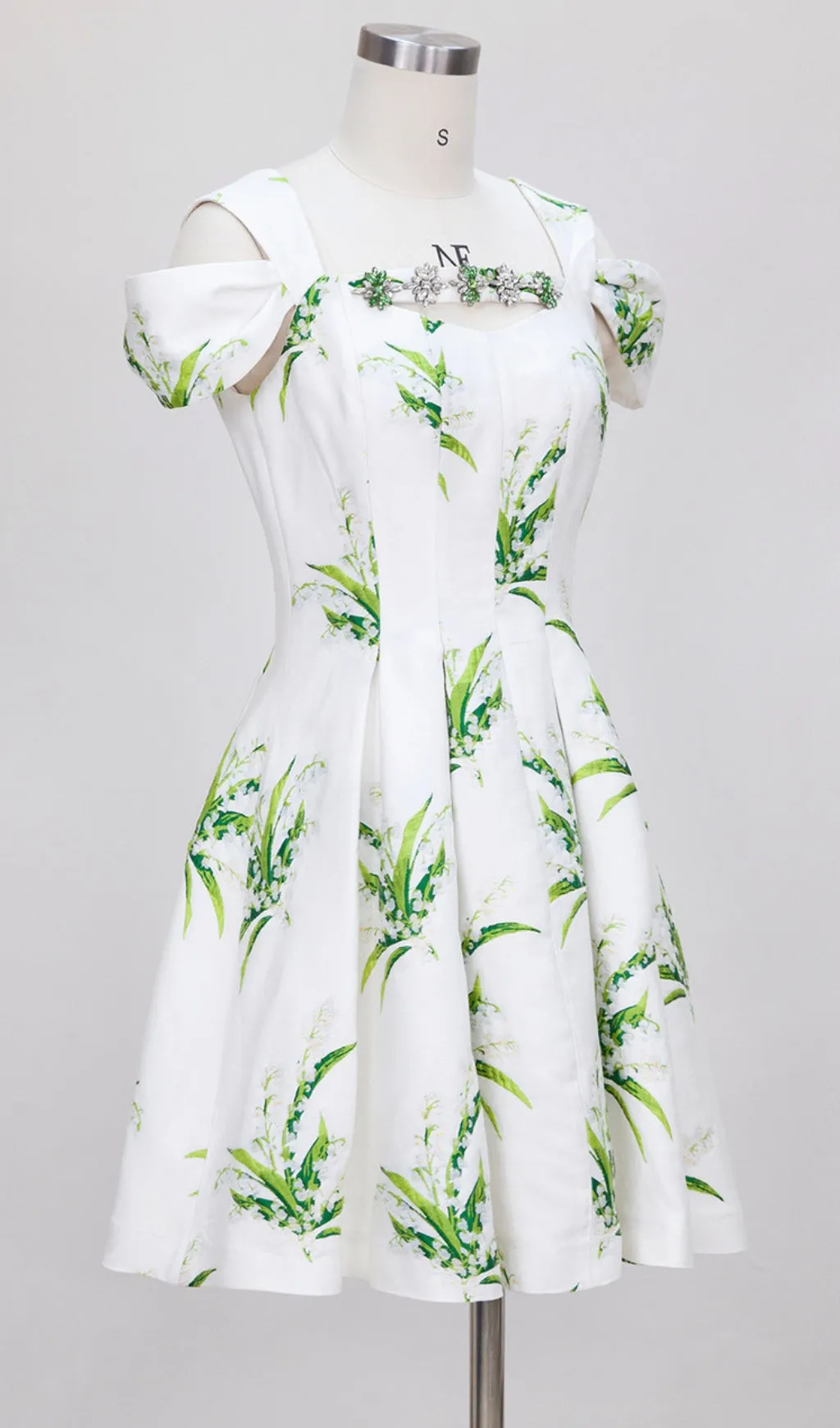 FLORAL PRINTED MINI DRESS IN WHITE Gloria Lanvin