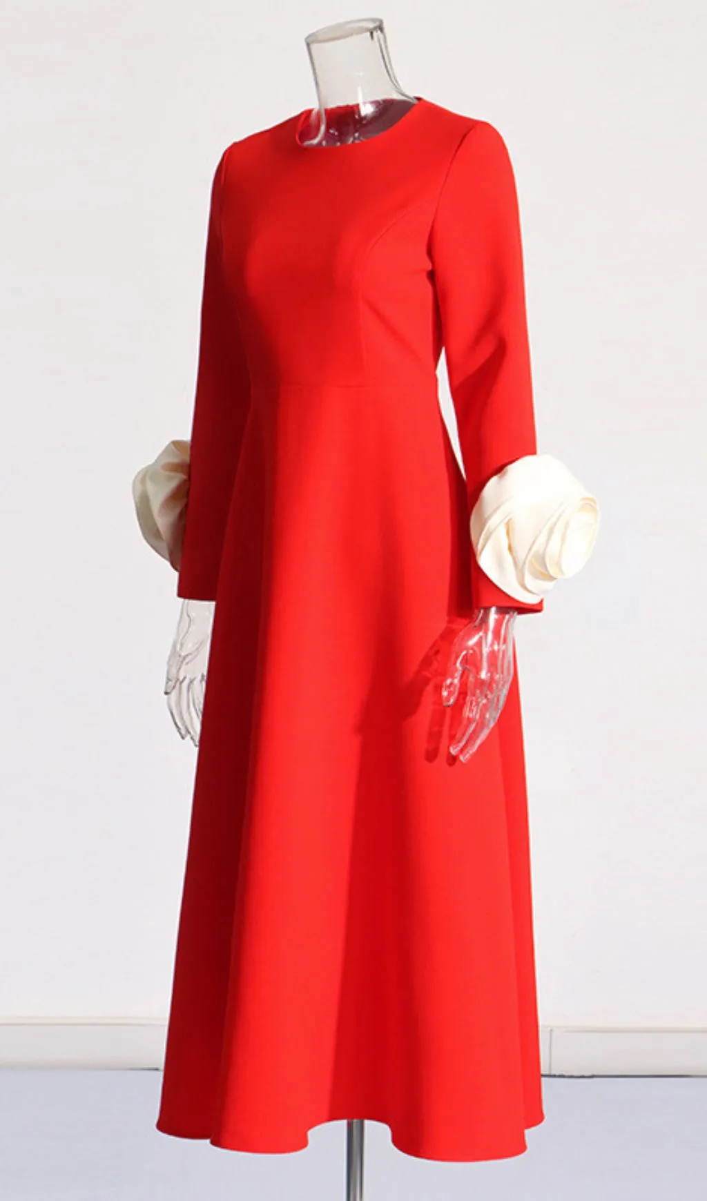 FLOWER EMBELLISHED MIDI DRESS IN RED Gloria Lanvin