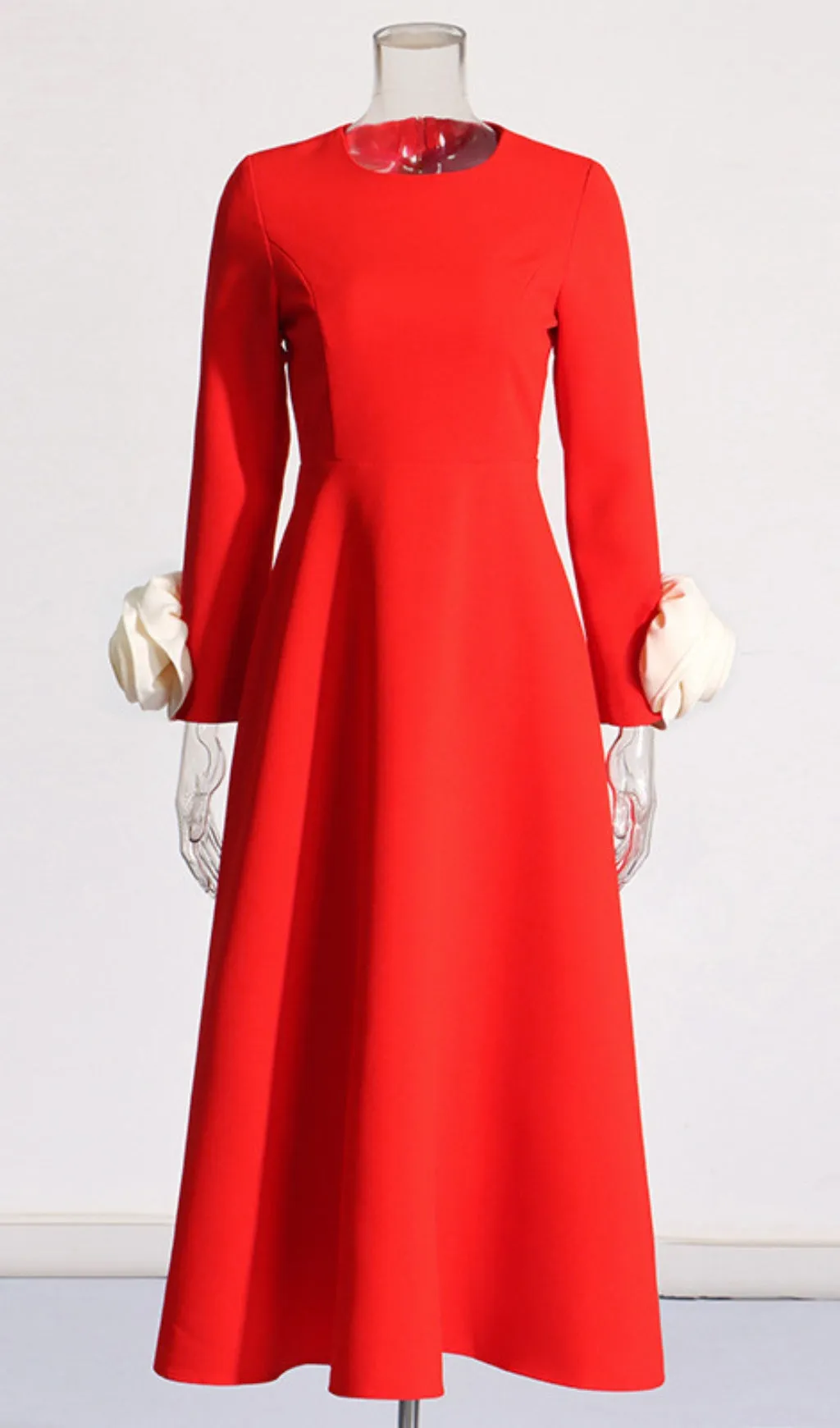FLOWER EMBELLISHED MIDI DRESS IN RED Gloria Lanvin