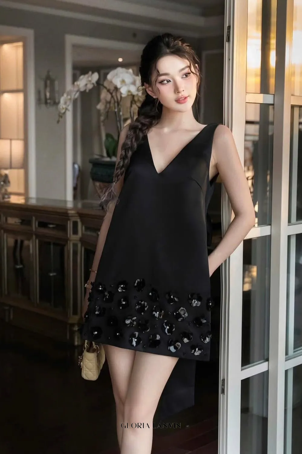 flower sleeveless v-neck mini dress in black Gloria Lanvin