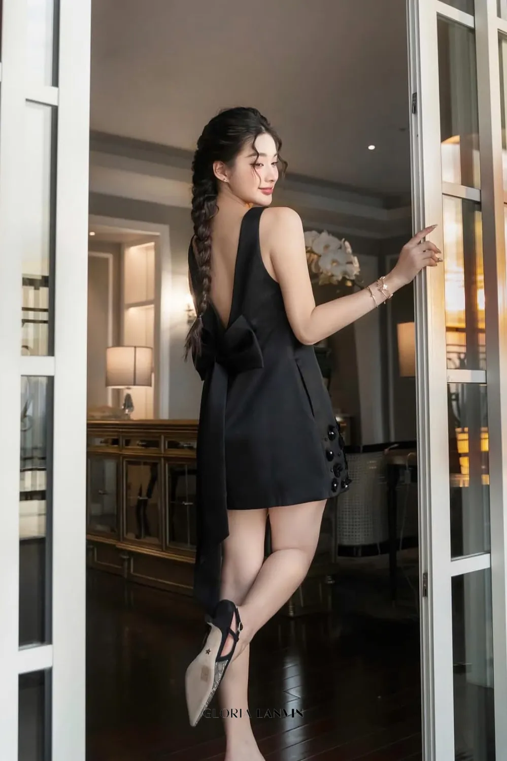 flower sleeveless v-neck mini dress in black Gloria Lanvin
