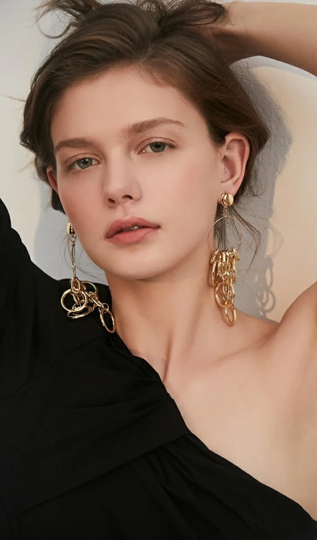 GOLD CIRCLE ALLOY EARRINGS Gloria Lanvin