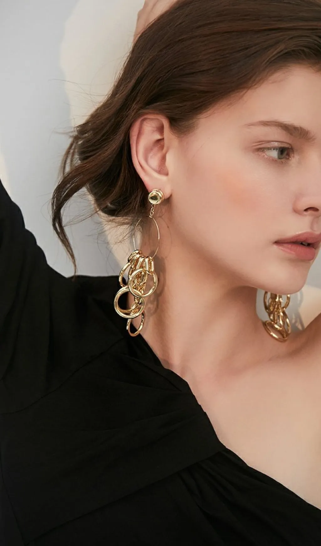 GOLD CIRCLE ALLOY EARRINGS Gloria Lanvin