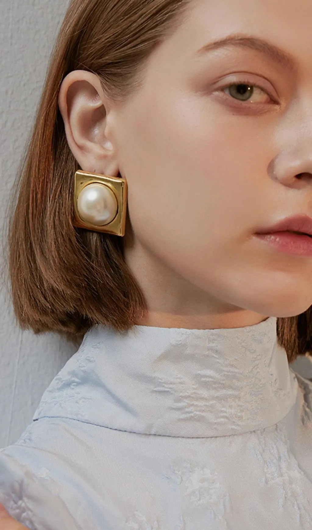 Gold Geometric Square Earrings Gloria Lanvin