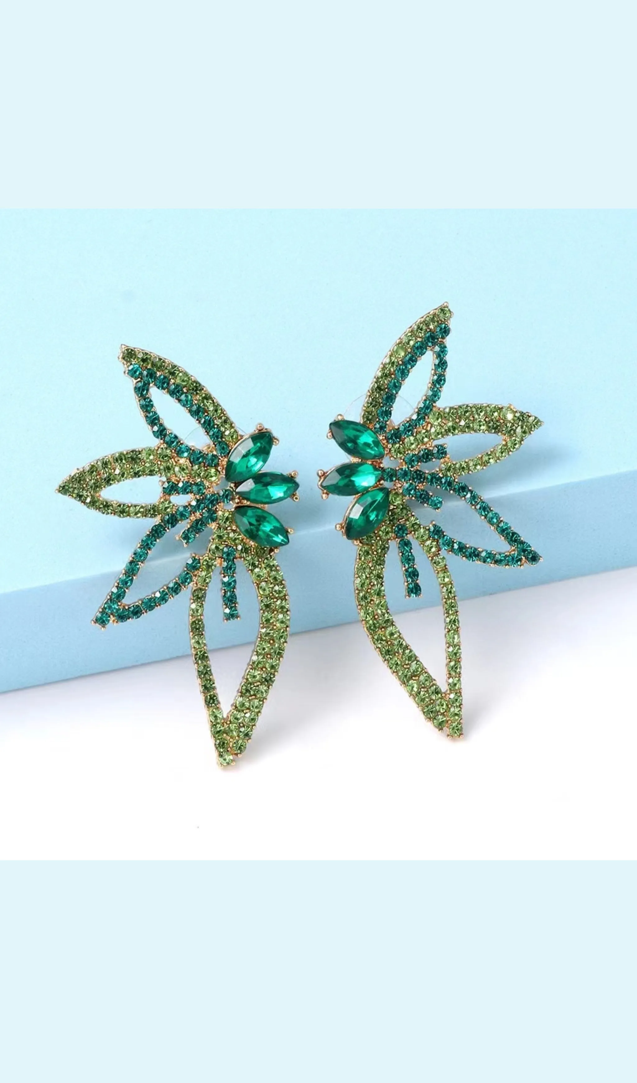 GREEN CRYSTAL FLOWER EARRINGS Gloria Lanvin