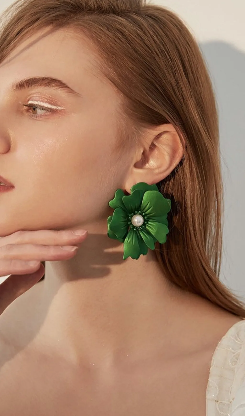 GREEN PETAL ALLOY EARRINGS Gloria Lanvin