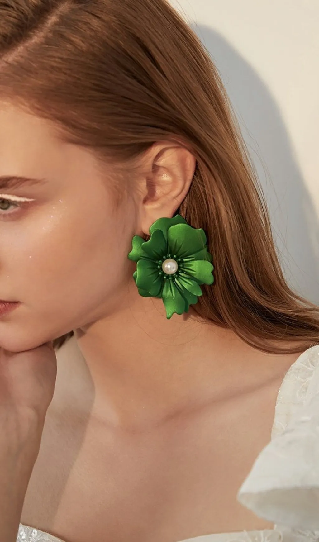 GREEN PETAL ALLOY EARRINGS Gloria Lanvin