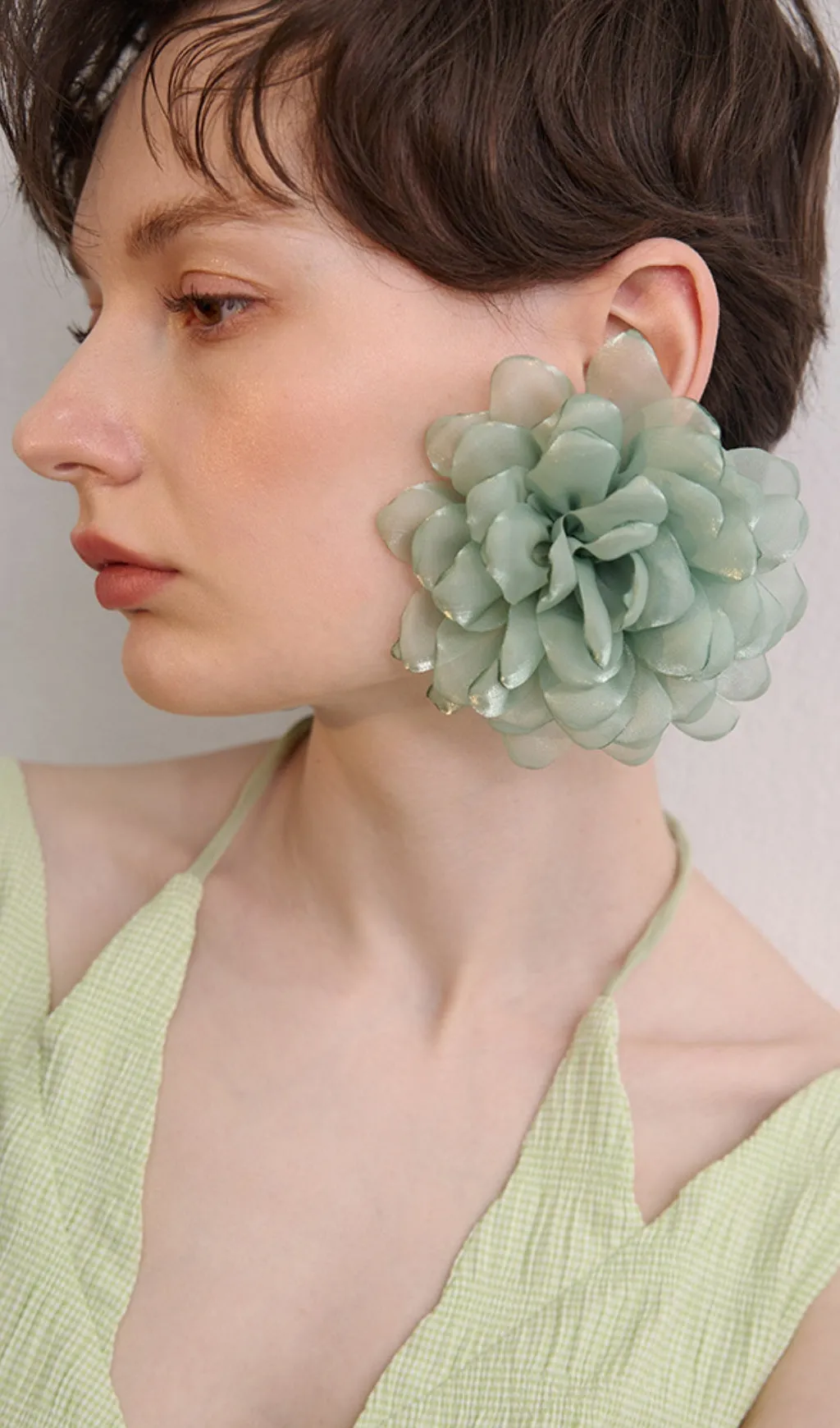 GREEN PETAL FABRIC EARRINGS Gloria Lanvin
