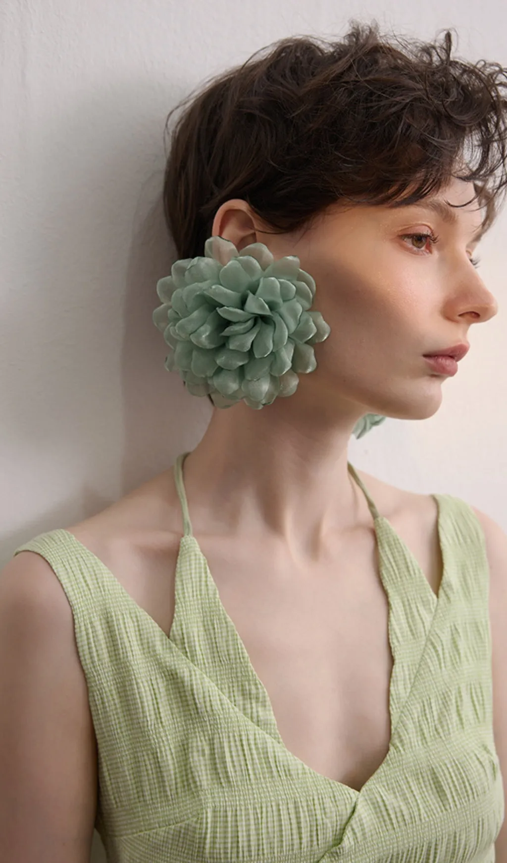 GREEN PETAL FABRIC EARRINGS Gloria Lanvin