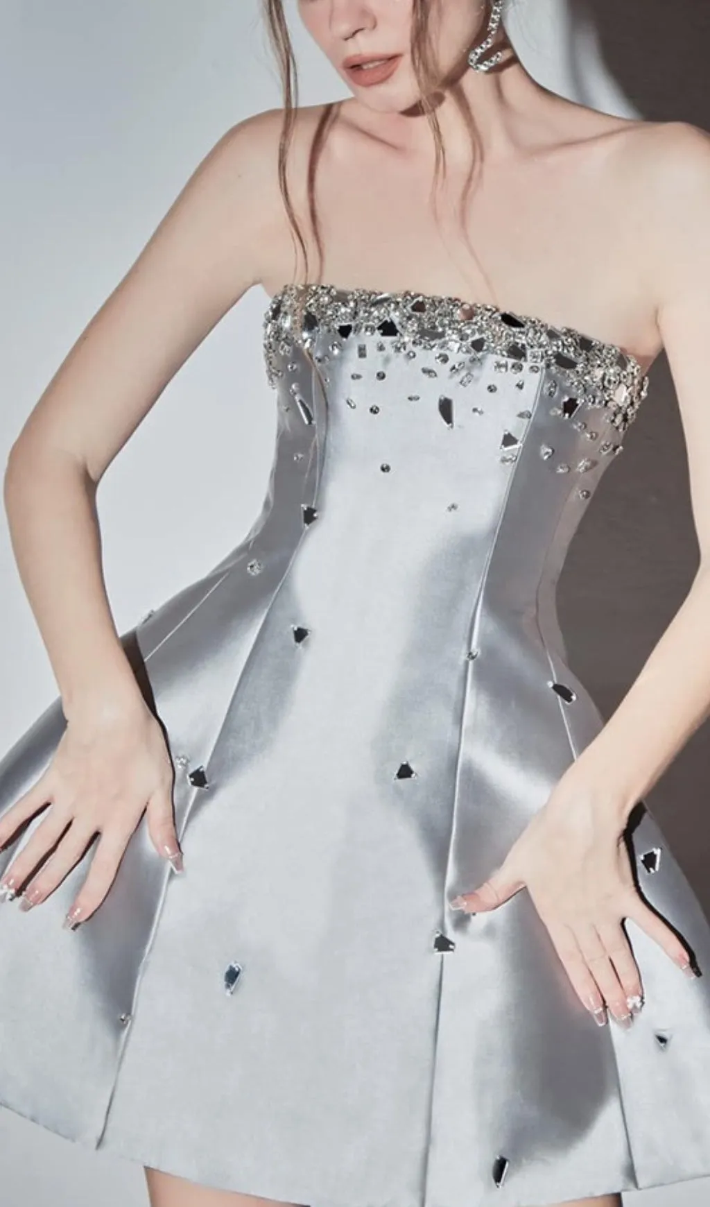 GREY CRYSTAL-EMBELLISHED STRAPLESS MINI DRESS Gloria Lanvin