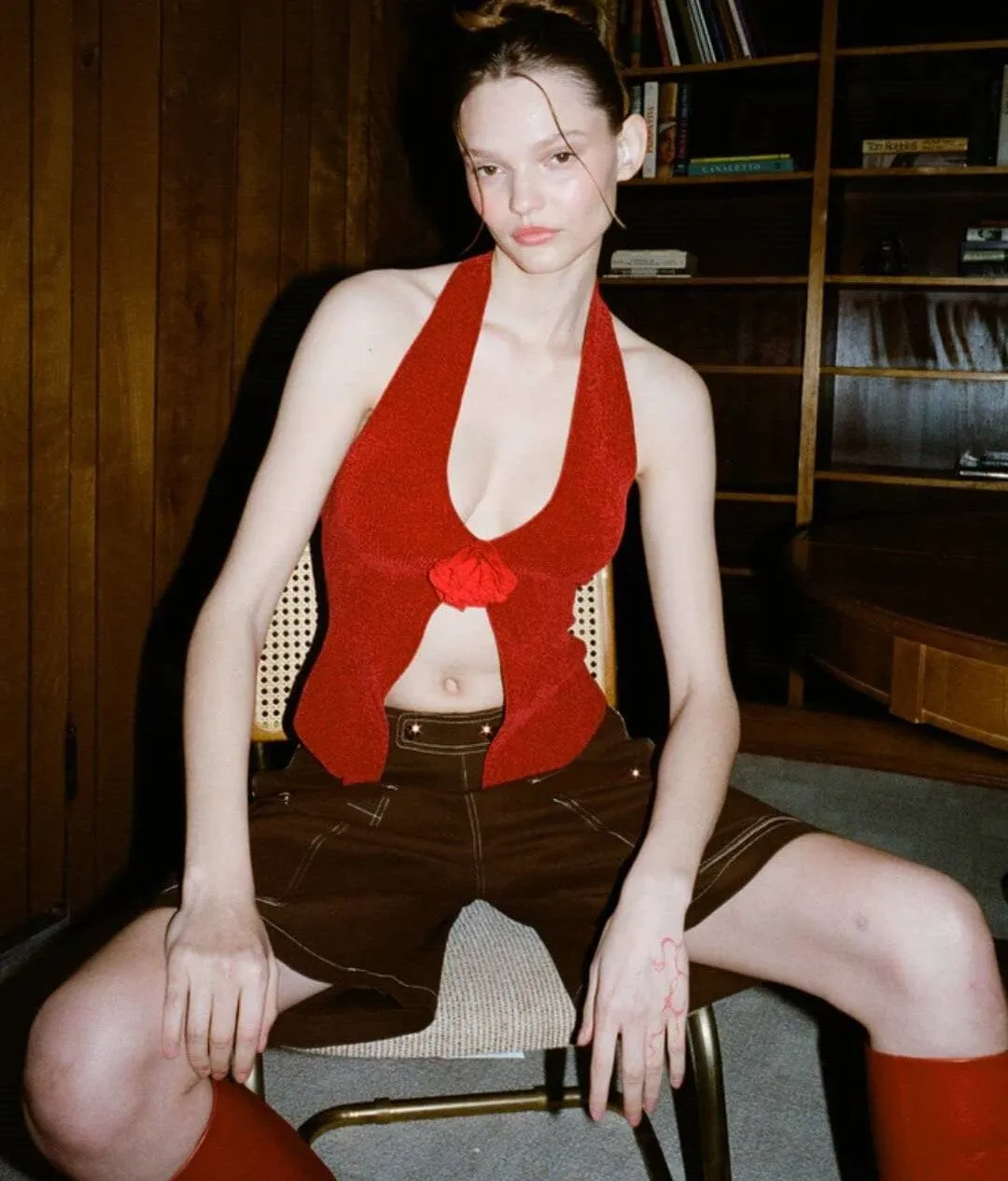 HALTERNECK FLOWER TOP IN RED Gloria Lanvin