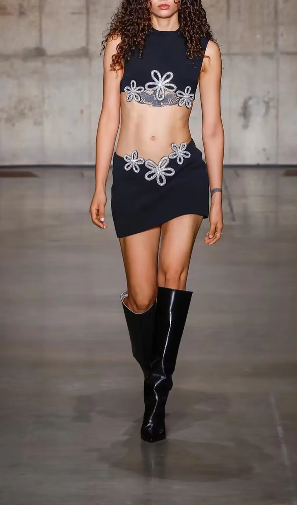 HOLLOW SLEEVELESS HOT RHINESTONE TOP & DRESS SET Gloria Lanvin