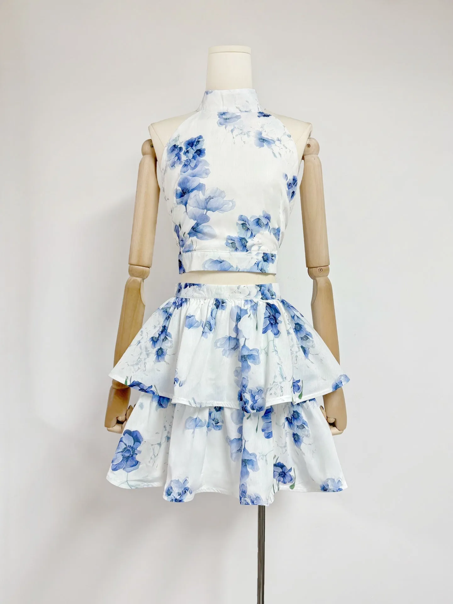 jessica printed backless halter top skirt set in blue Gloria Lanvin