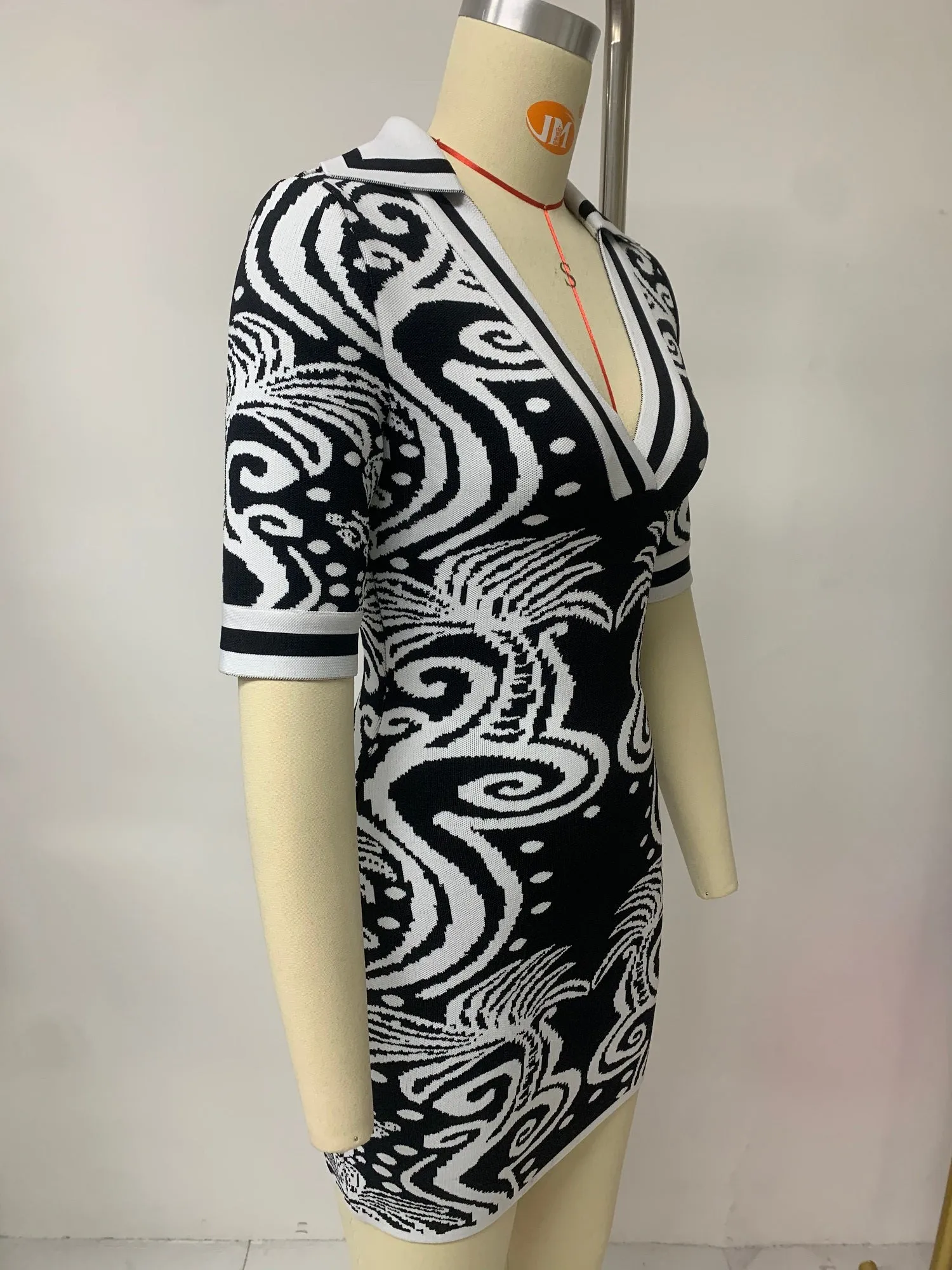 KNIT VINTAGE PATTERN MINI DRESS IN BLACK Gloria Lanvin