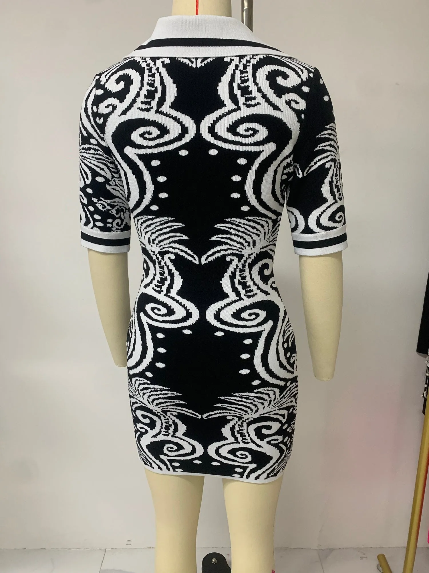 KNIT VINTAGE PATTERN MINI DRESS IN BLACK Gloria Lanvin