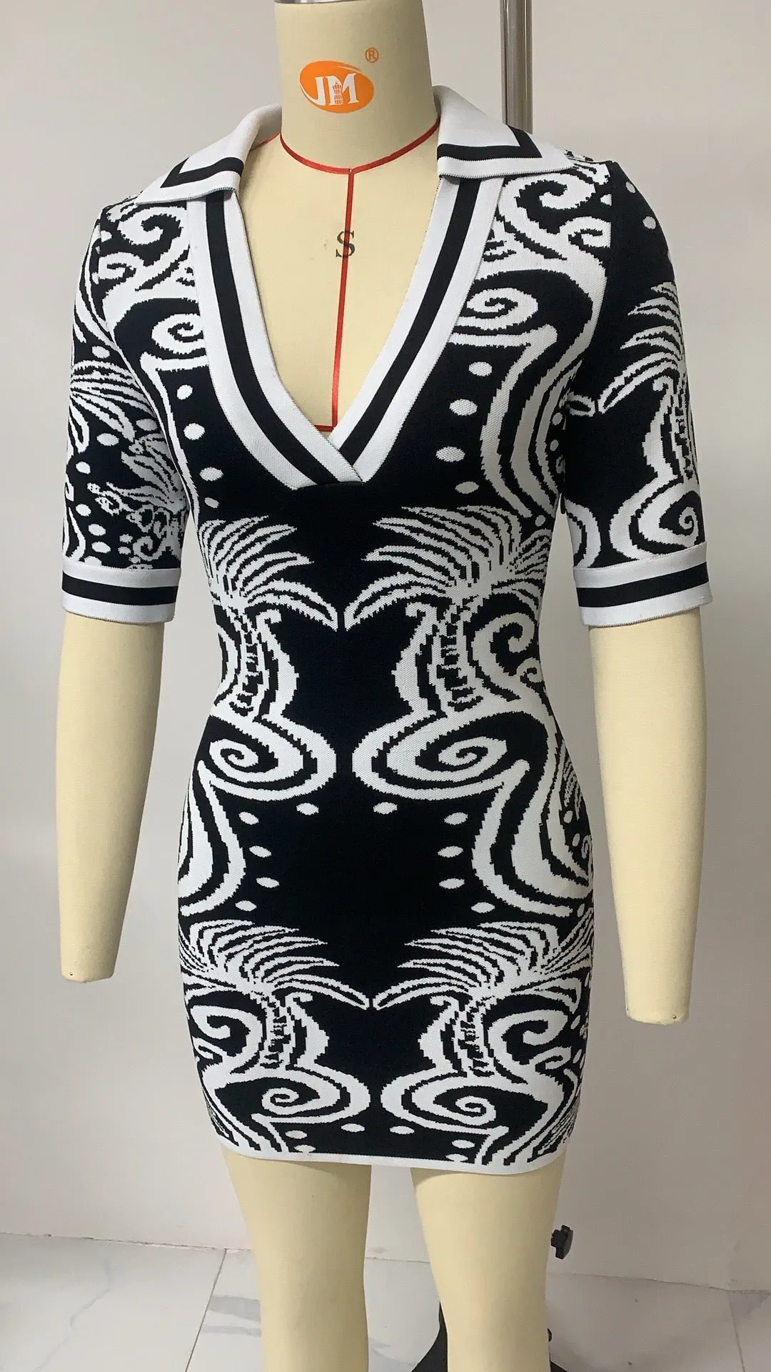 KNIT VINTAGE PATTERN MINI DRESS IN BLACK Gloria Lanvin