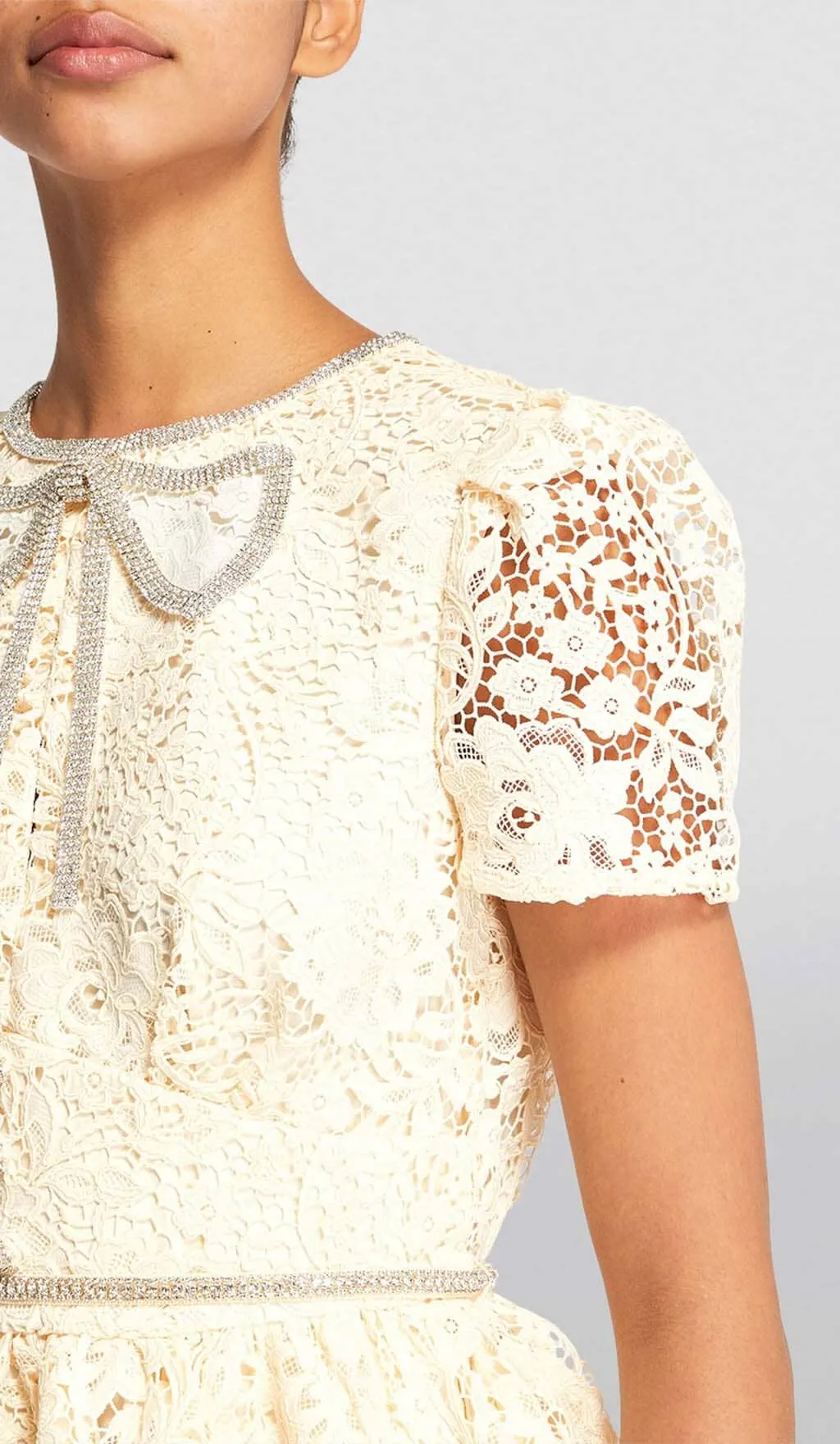 LACE BOW MINI DRESS IN WHITE Gloria Lanvin