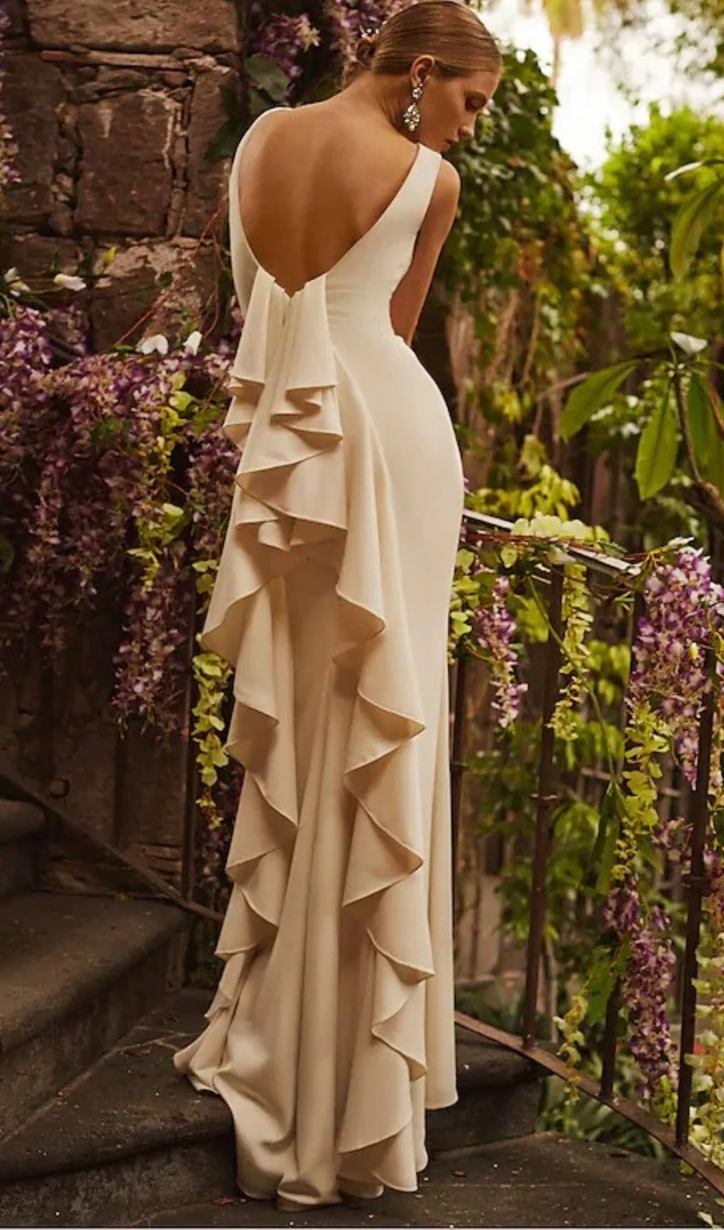 LAMINATED RUFFLE SLEEVELESS DRESS IN WHITE Gloria Lanvin