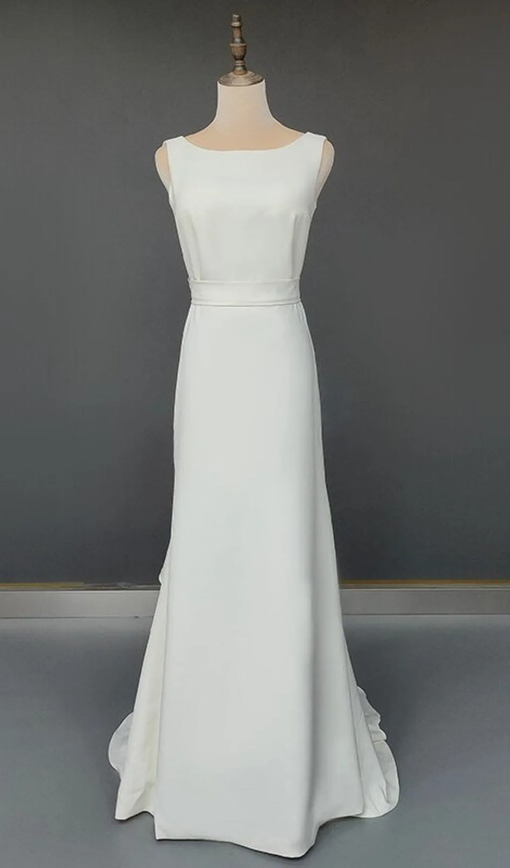 LAMINATED RUFFLE SLEEVELESS DRESS IN WHITE Gloria Lanvin