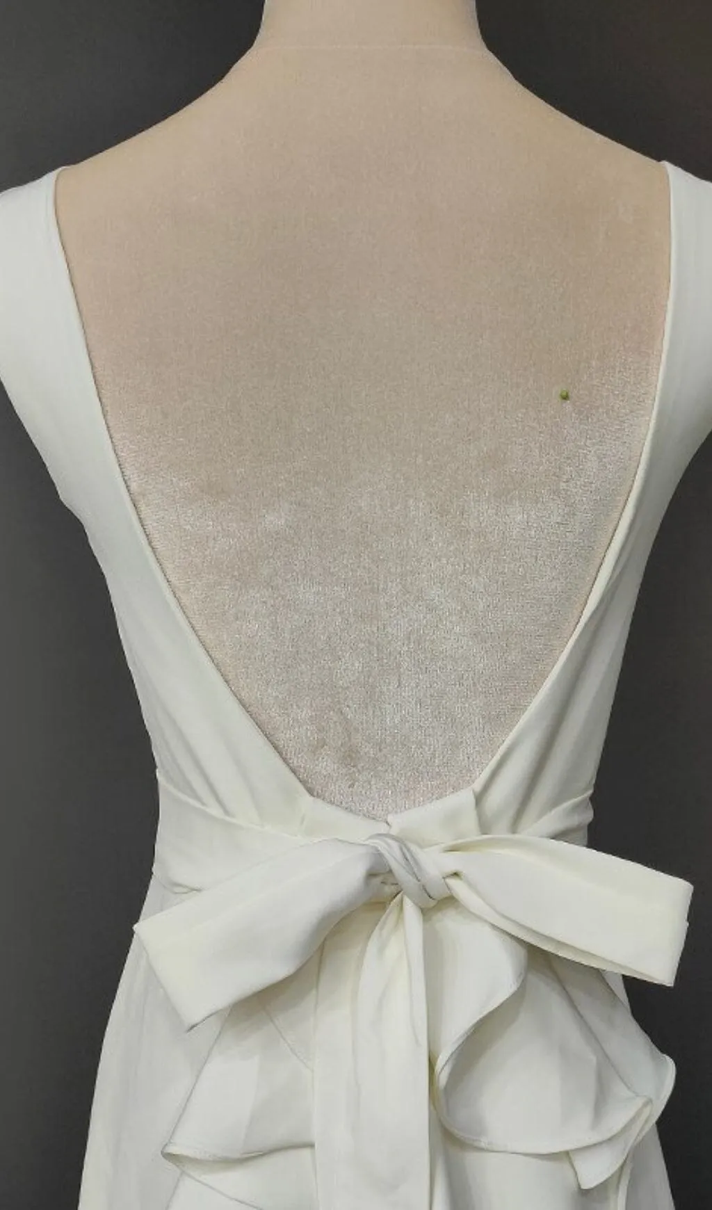 LAMINATED RUFFLE SLEEVELESS DRESS IN WHITE Gloria Lanvin
