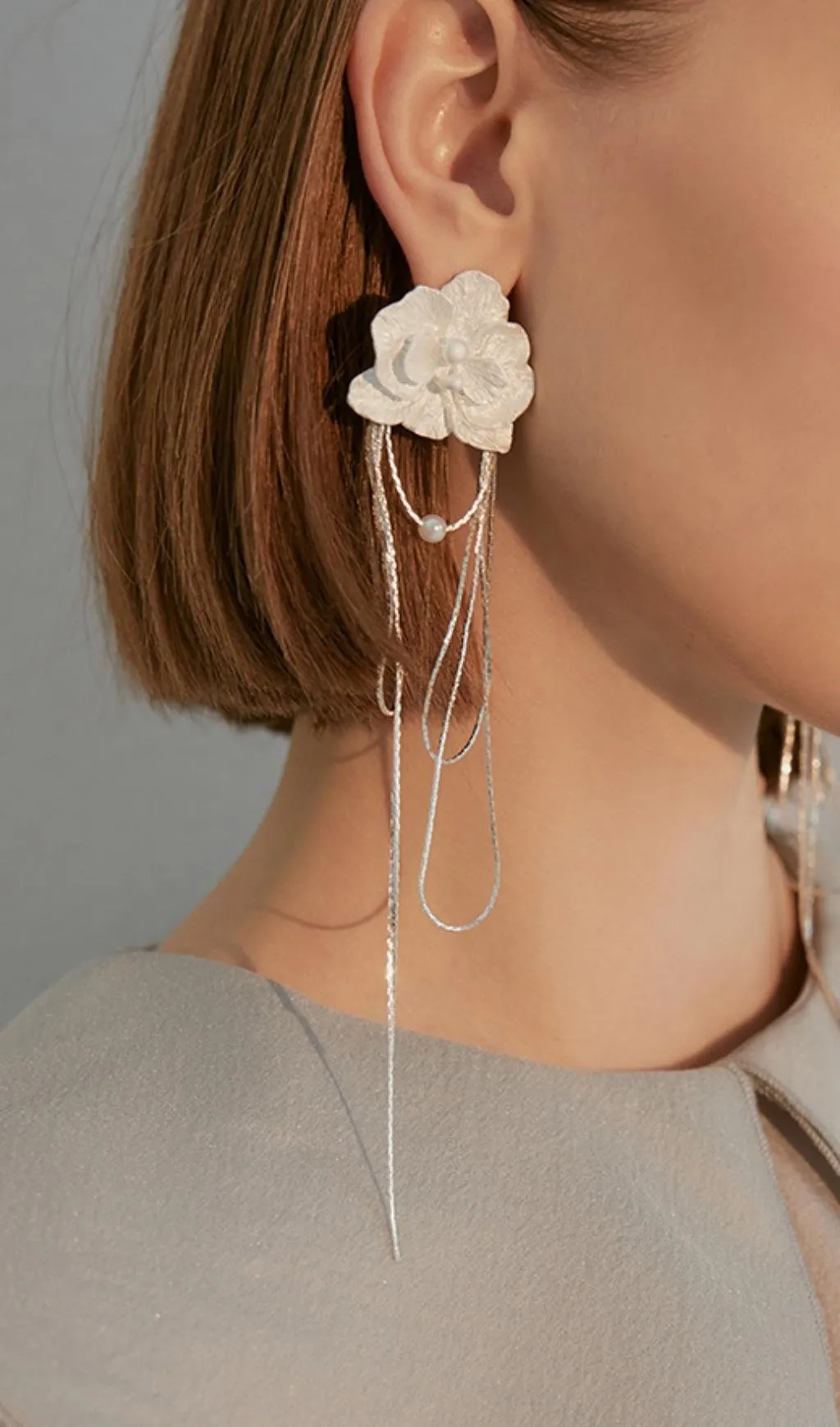 METALLIC FLOWER CHAIN TASSEL EARRINGS Gloria Lanvin