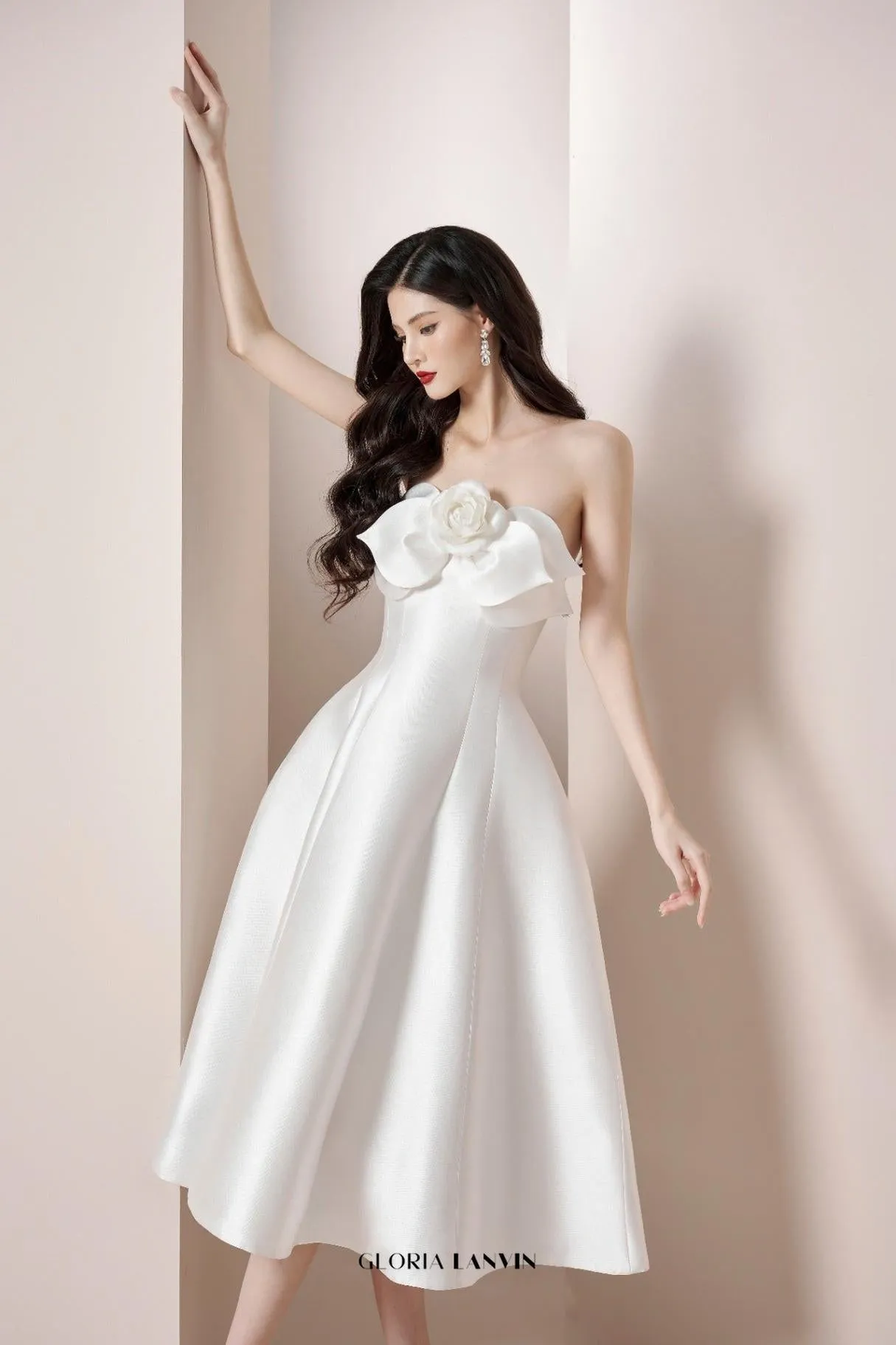 mignon 3d flower satin strapless midi dress in white Gloria Lanvin