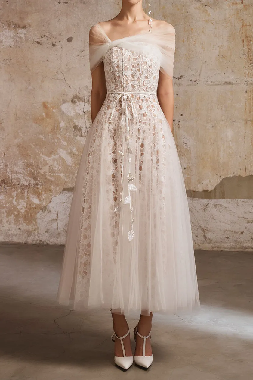 Miua Gored Gathered Lace Midi Dress in white Gloria Lanvin